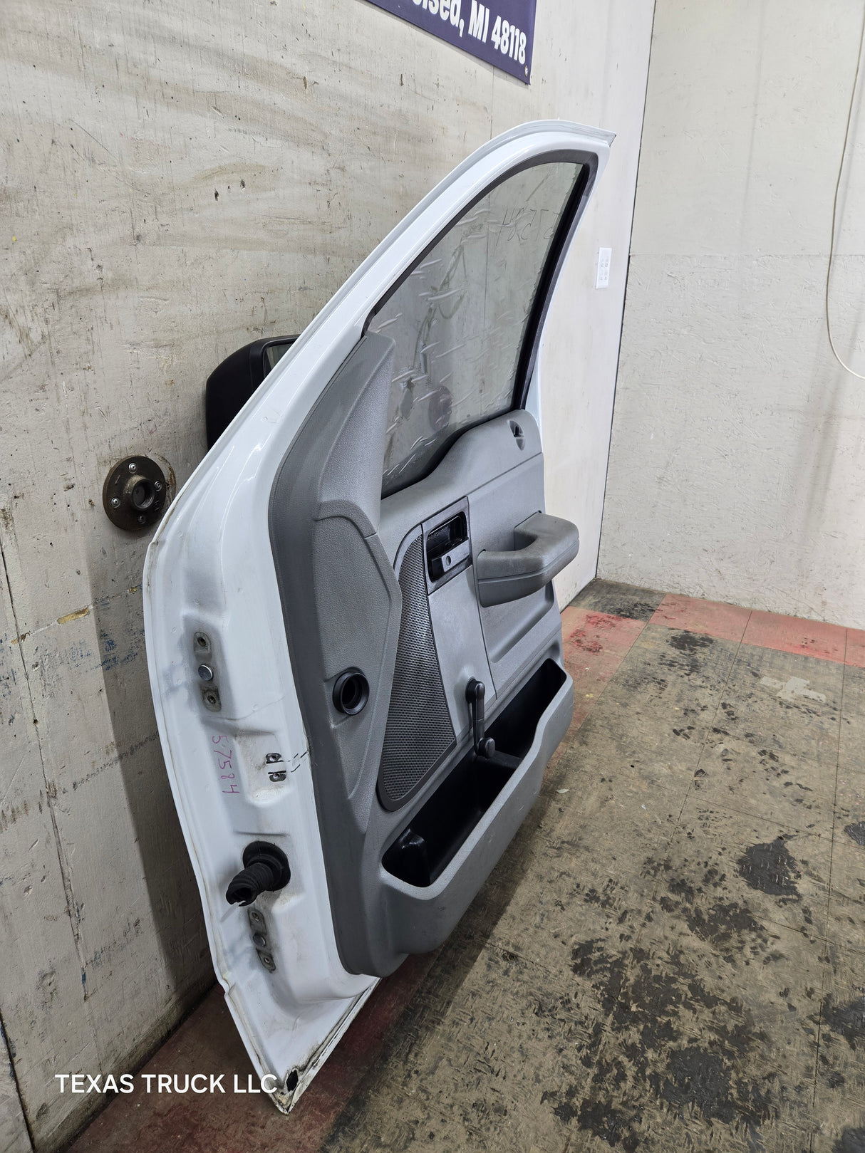 2004-2008 Ford F150 RH Passenger Front CREW Cab Door