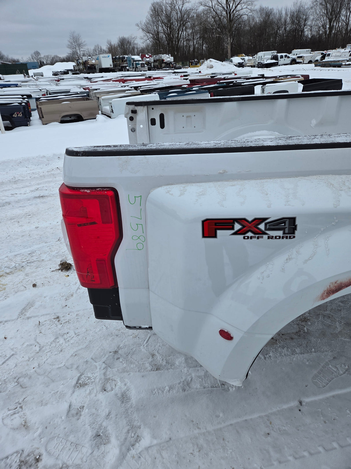 2017-2022 Ford Super Duty F350 F450 F550 8' Dually Bed - Oxford White