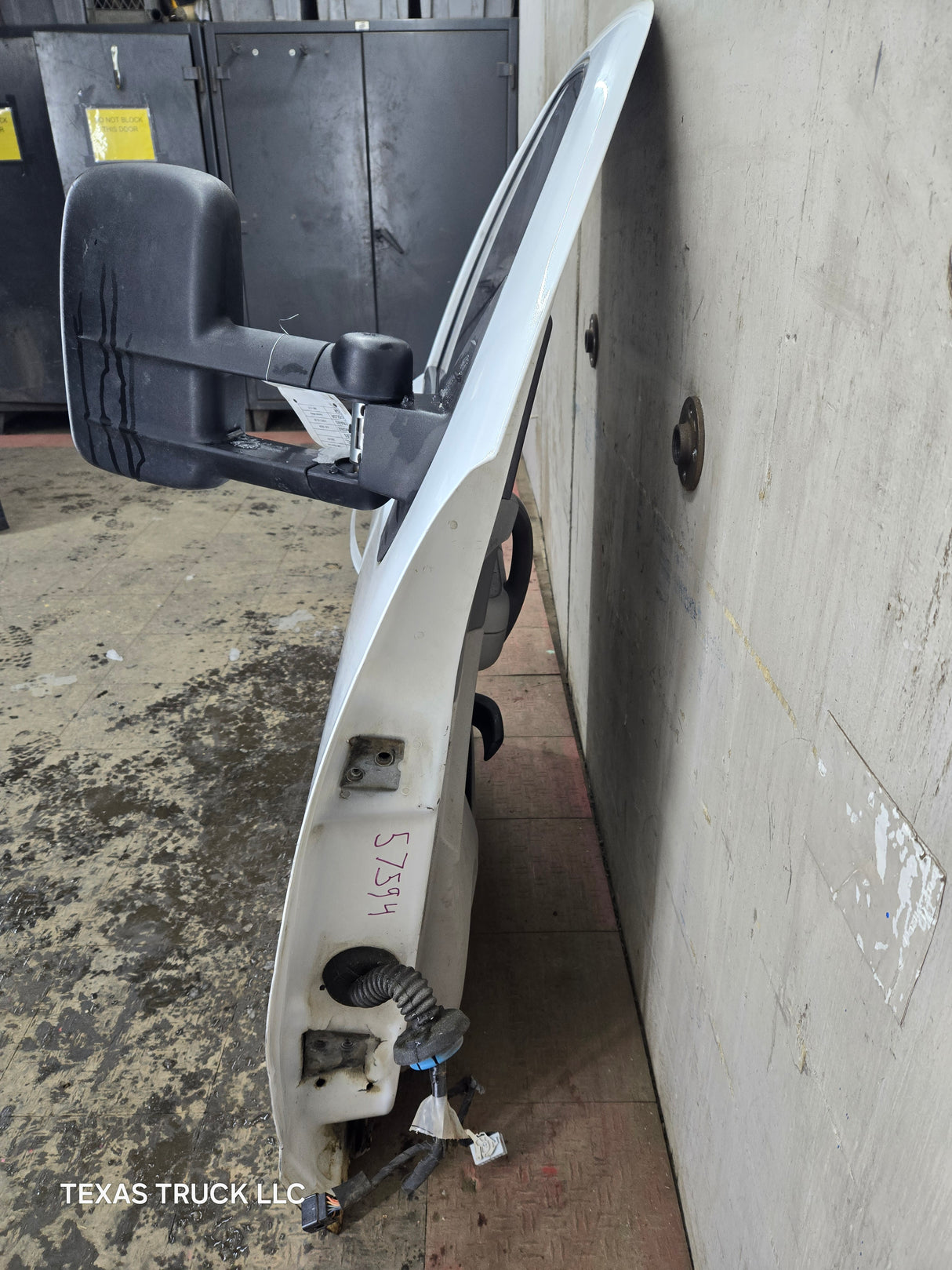 2007-2013 Chevrolet Silverado / GMC Sierra 1500 2500 3500 HD RH Front Passenger Side Door