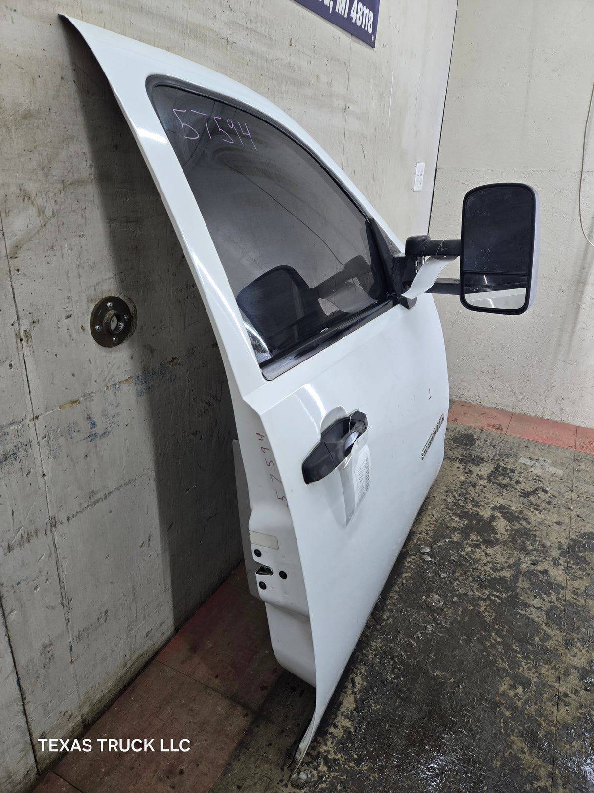 2007-2013 Chevrolet Silverado / GMC Sierra 1500 2500 3500 HD RH Front Passenger Side Door