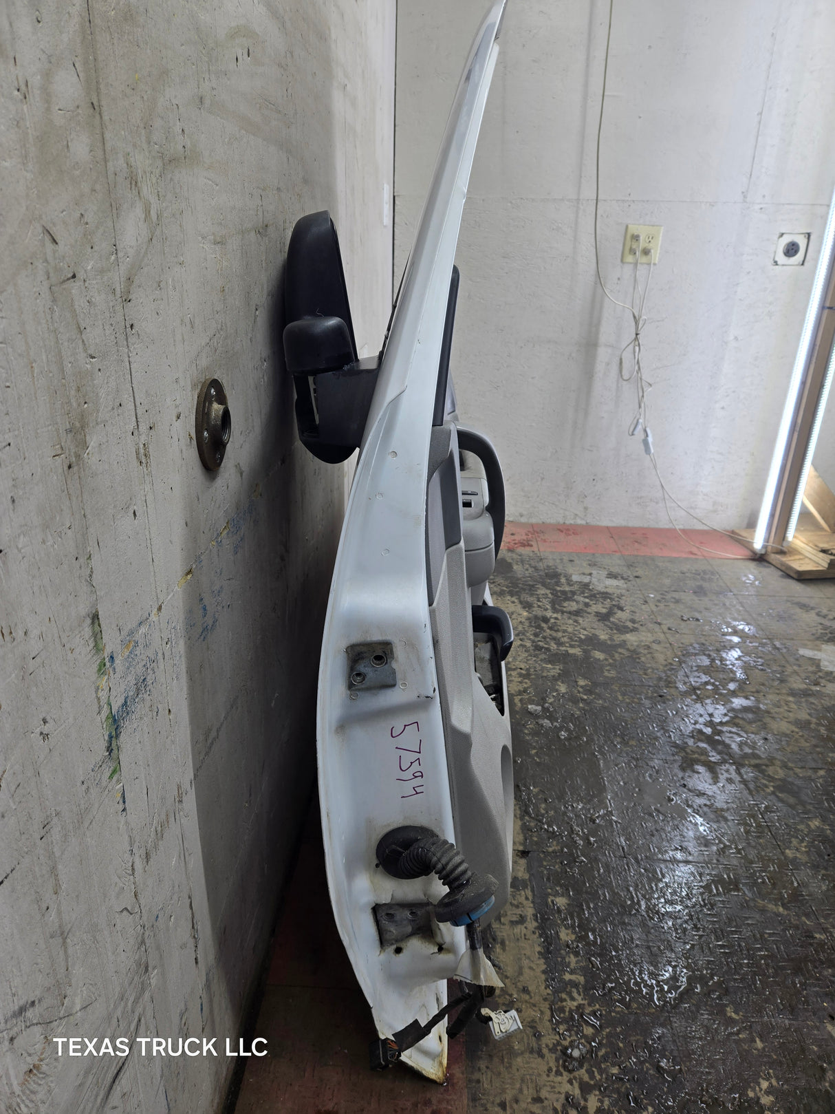 2007-2013 Chevrolet Silverado / GMC Sierra 1500 2500 3500 HD RH Front Passenger Side Door