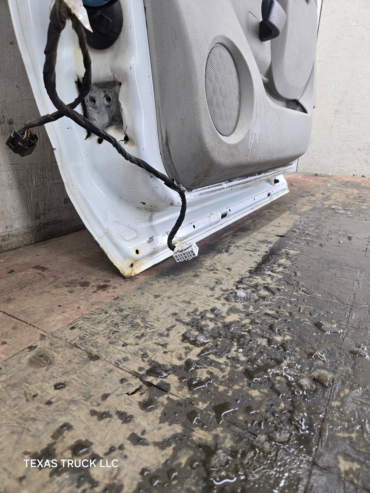 2007-2013 Chevrolet Silverado / GMC Sierra 1500 2500 3500 HD RH Front Passenger Side Door