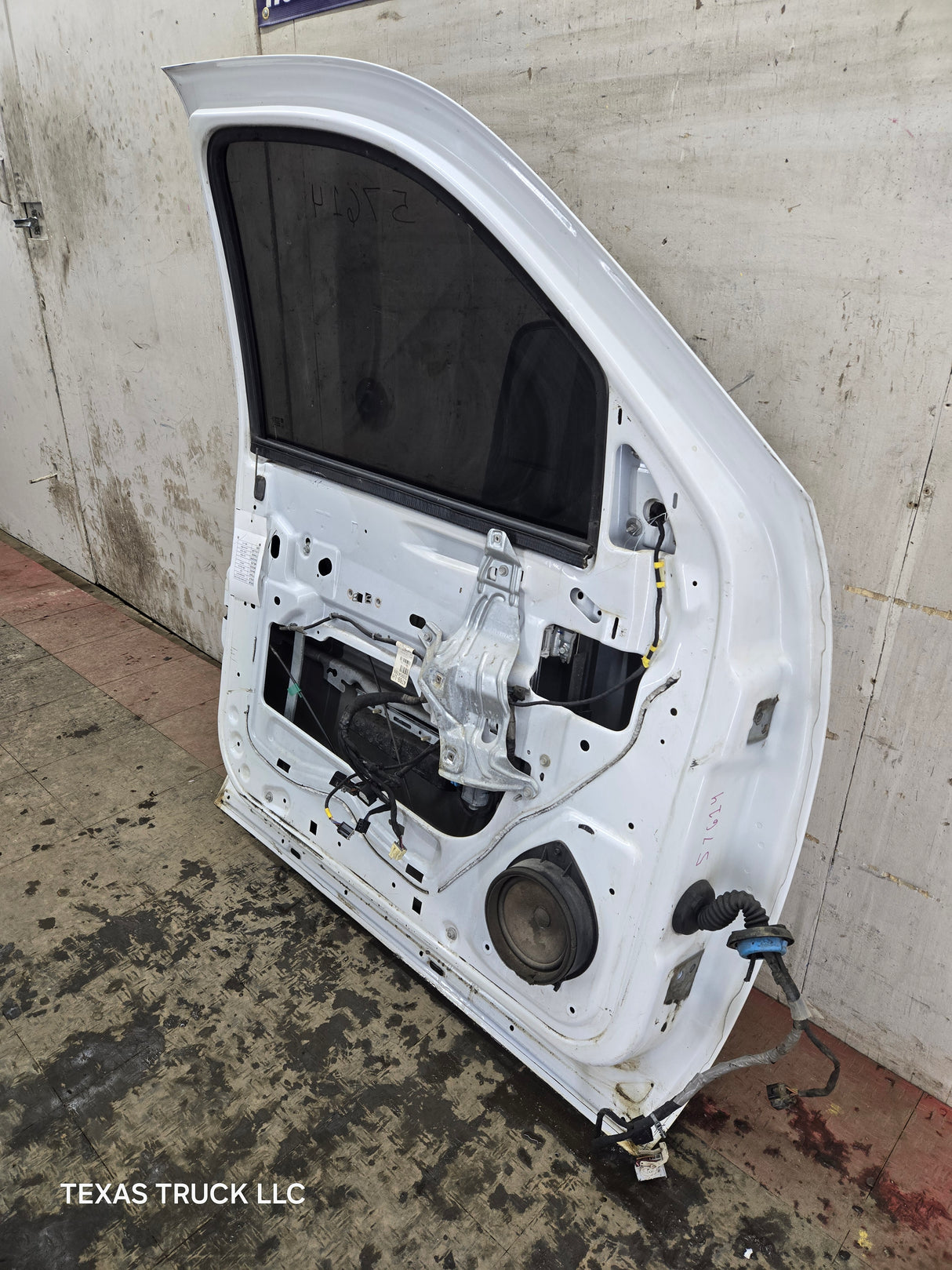 2007-2013 Chevrolet Silverado / GMC Sierra 1500 2500 3500 HD LH Front Driver Side Door