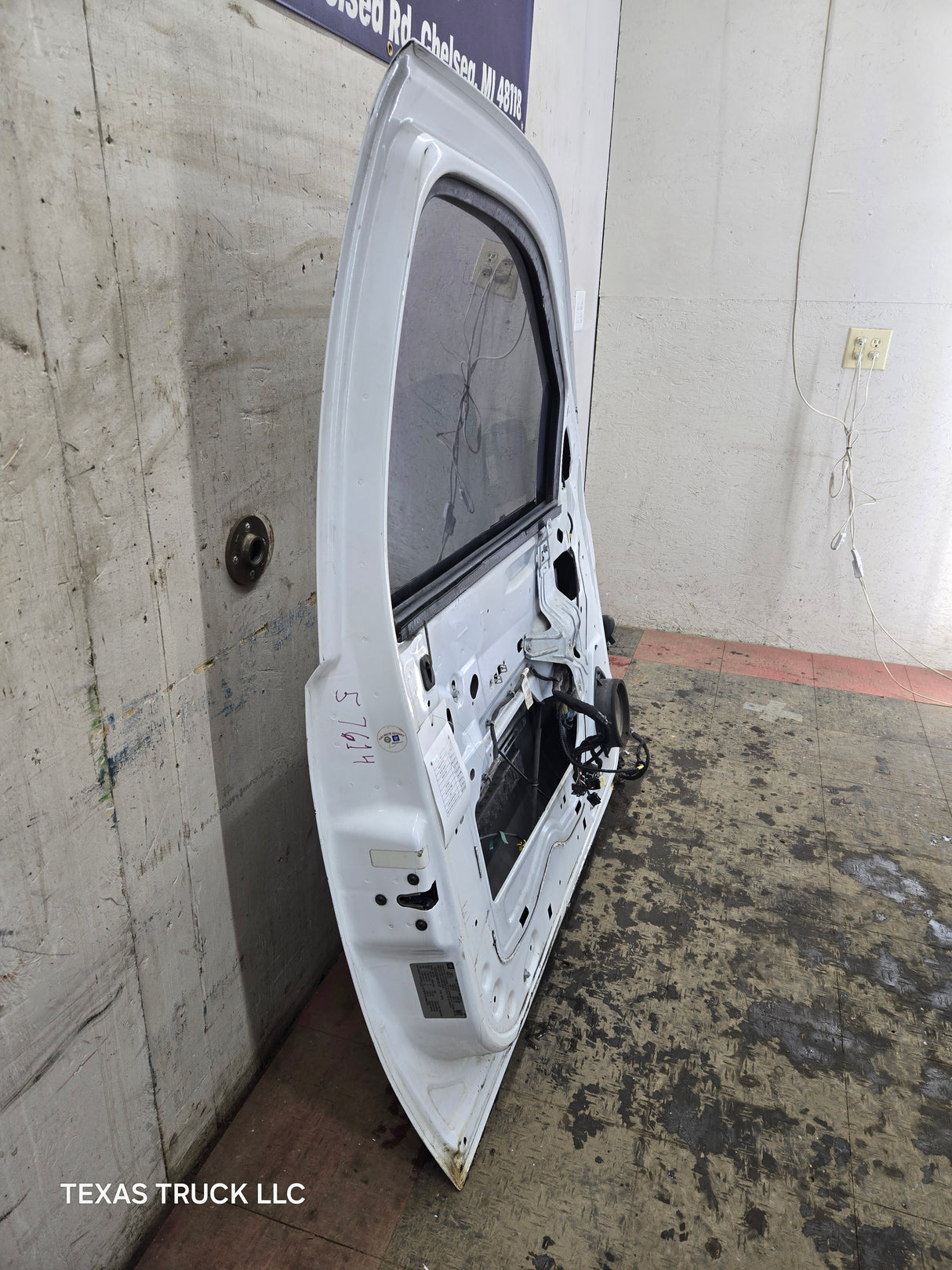 2007-2013 Chevrolet Silverado / GMC Sierra 1500 2500 3500 HD LH Front Driver Side Door