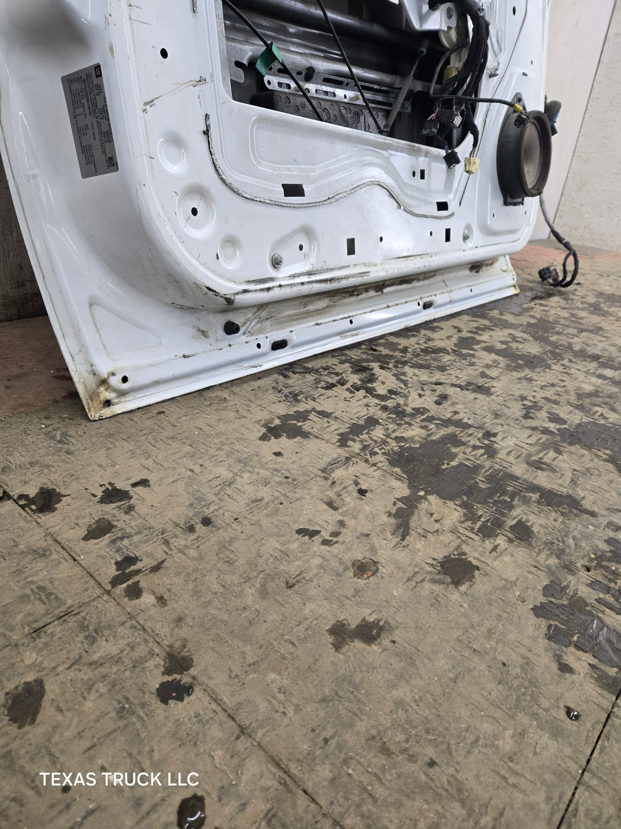 2007-2013 Chevrolet Silverado / GMC Sierra 1500 2500 3500 HD LH Front Driver Side Door