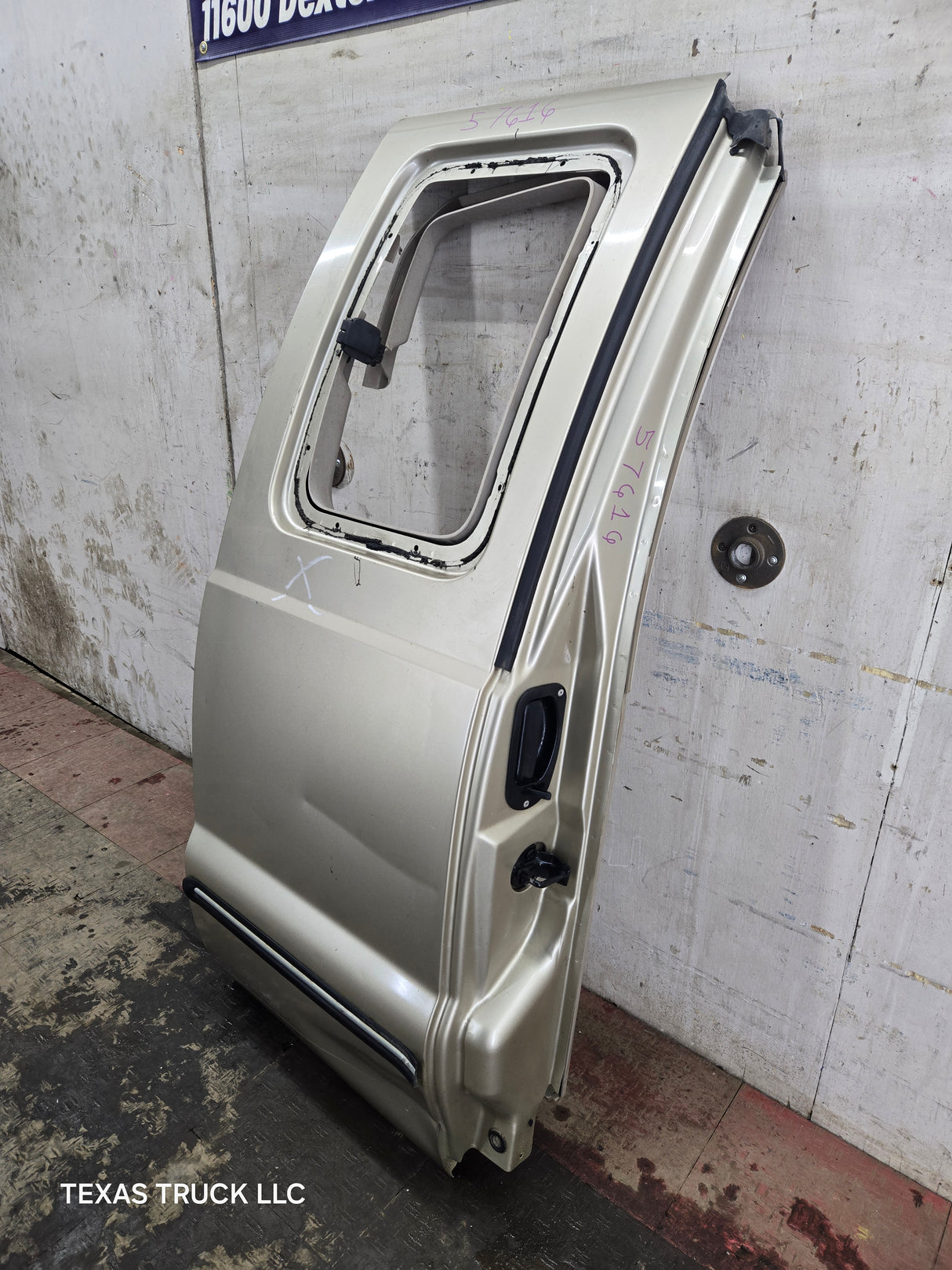 1999-2007 Ford Super Duty F250 F350 F450 F550 RH Extended Cab Passenger Rear Door