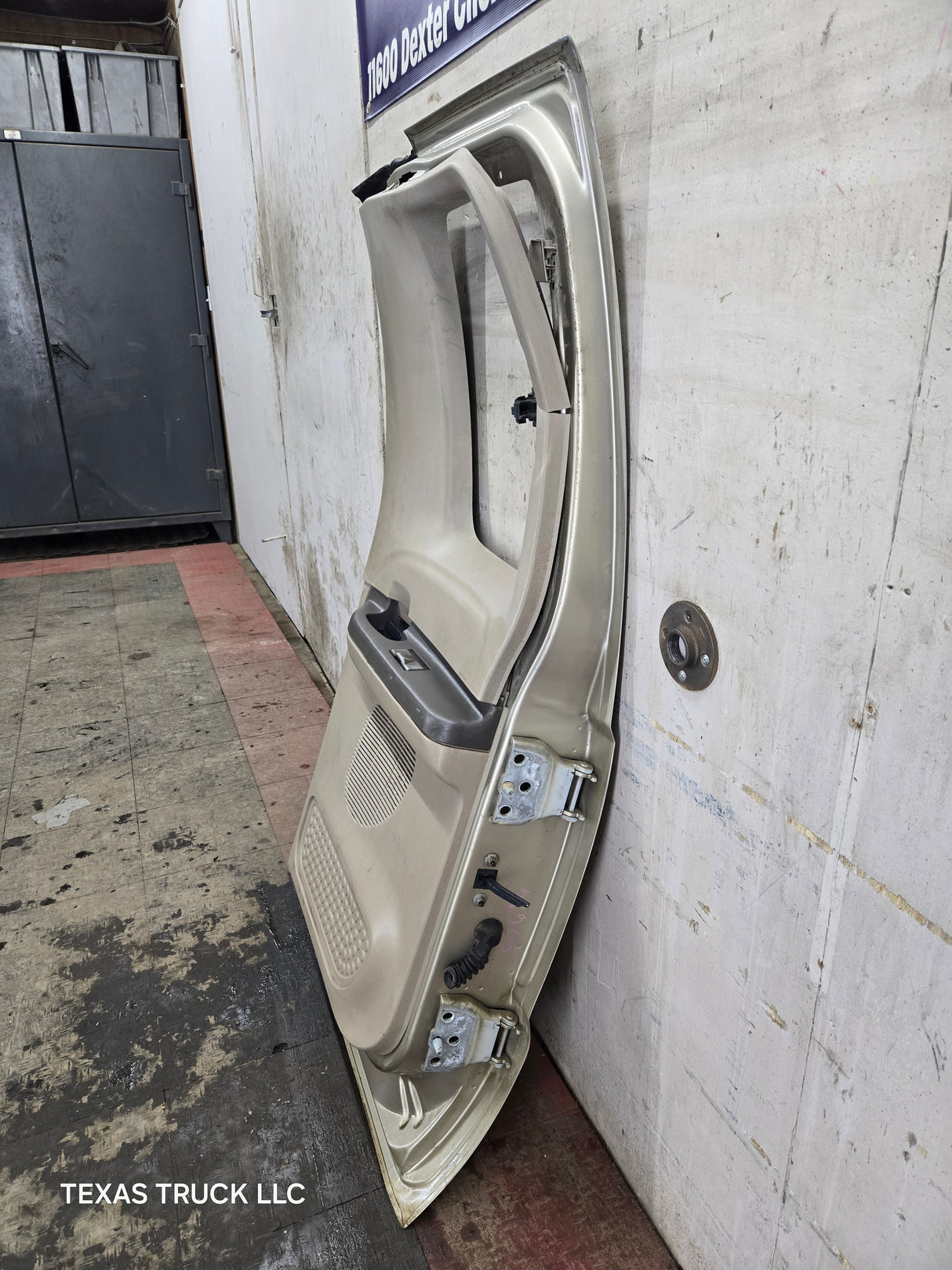 1999-2007 Ford Super Duty F250 F350 F450 F550 RH Extended Cab Passenger Rear Door