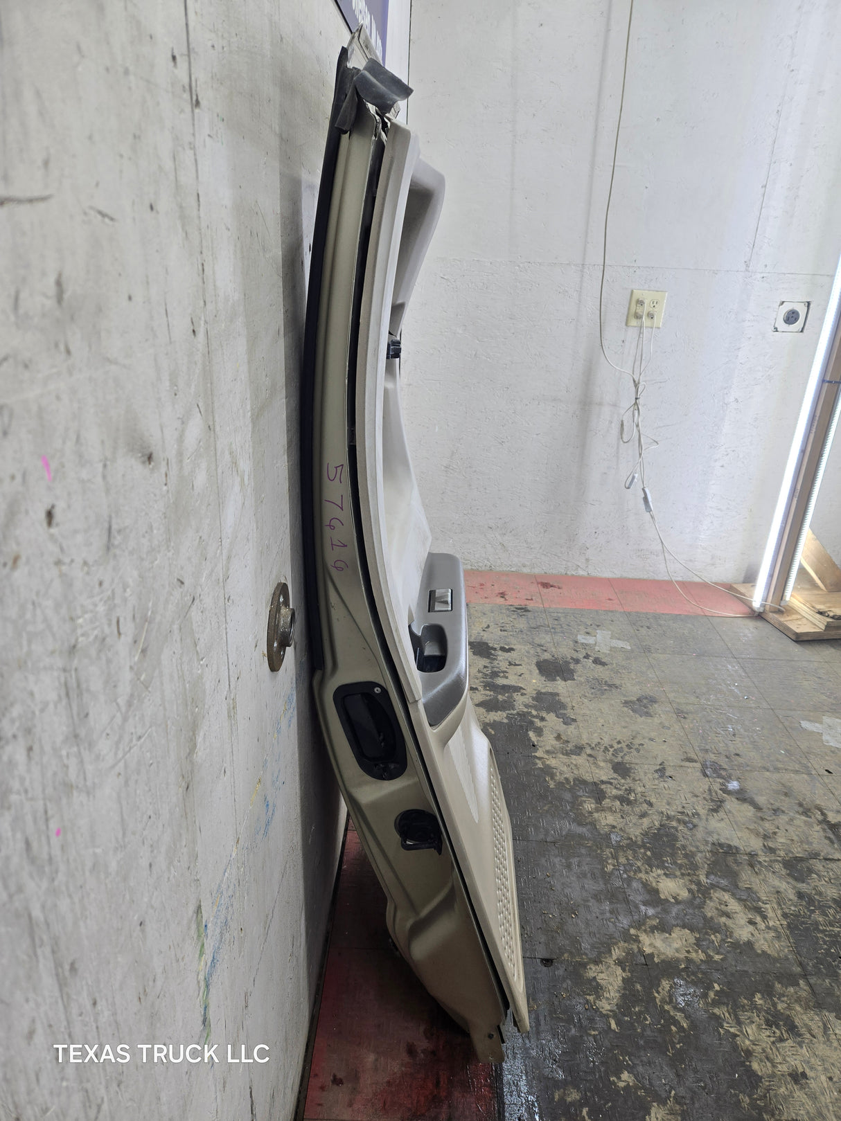 1999-2007 Ford Super Duty F250 F350 F450 F550 RH Extended Cab Passenger Rear Door