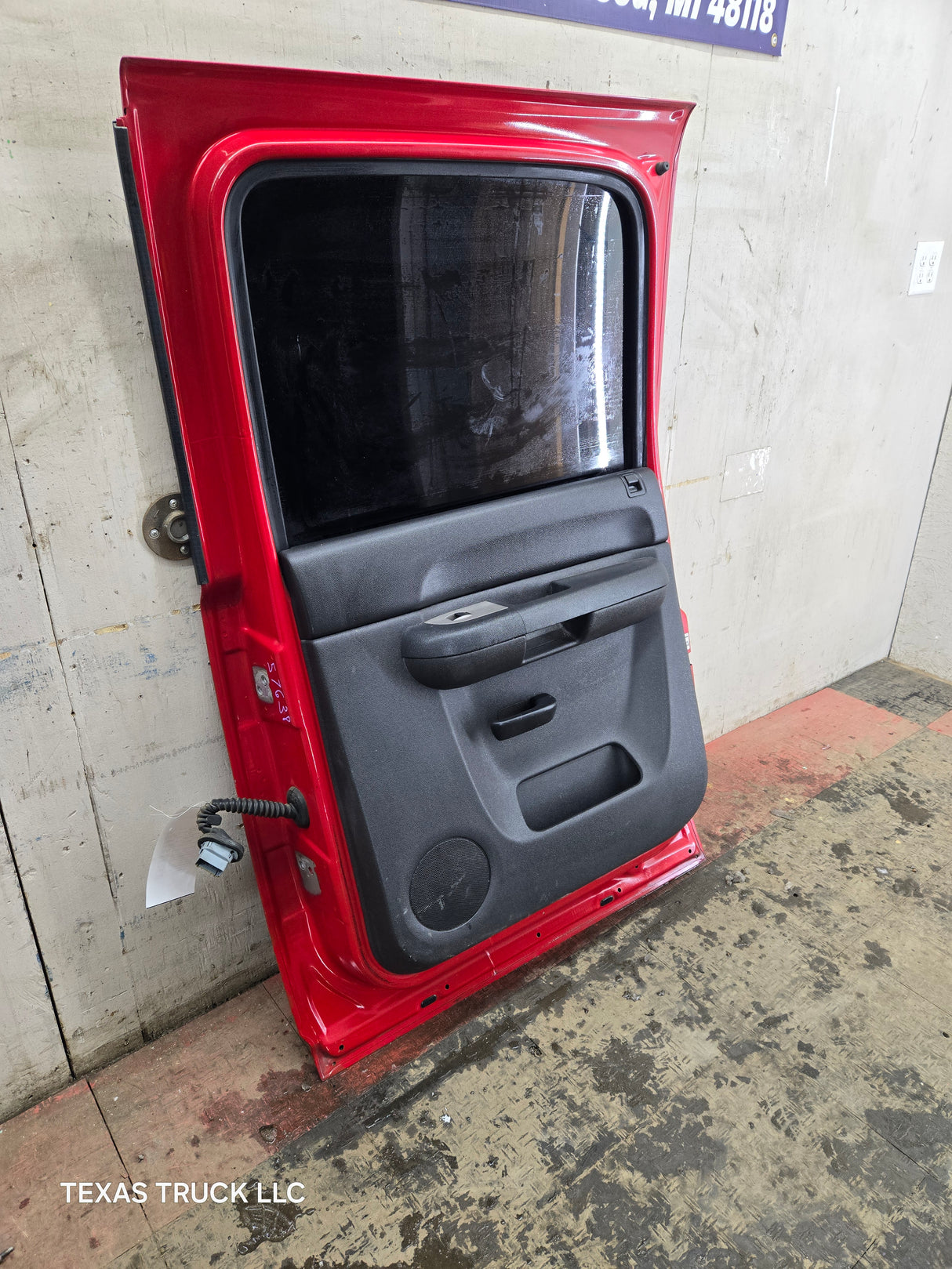 2007-2013 Chevrolet Silverado / GMC Sierra 1500 2500 3500 HD Crew Cab RH Passenger Rear Door