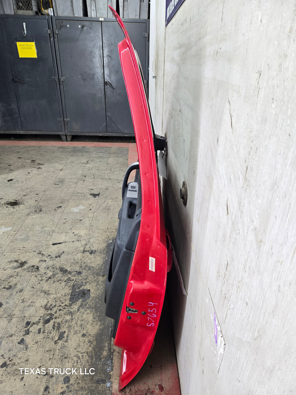 2007-2013 Chevrolet Silverado / GMC Sierra 1500 2500 3500 HD RH Front Passenger Side Door