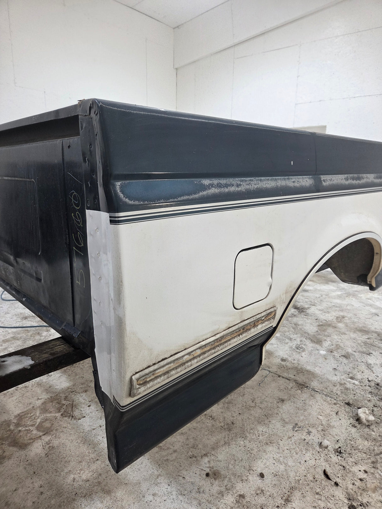 1987-1997 Ford F150 F250 F350 OBS 6' 9" Short Truck Bed