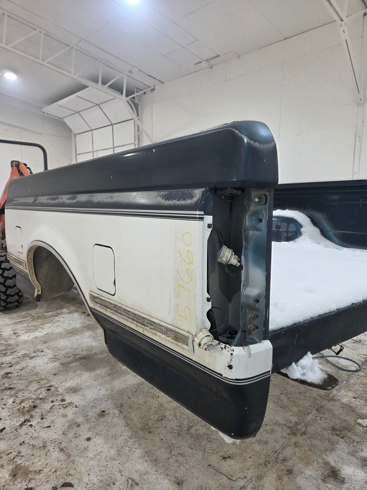 1987-1997 Ford F150 F250 F350 OBS 6' 9" Short Truck Bed