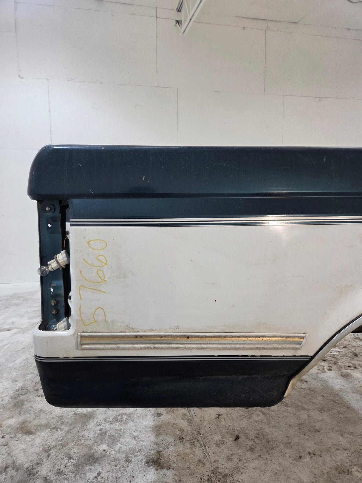 1987-1997 Ford F150 F250 F350 OBS 6' 9" Short Truck Bed