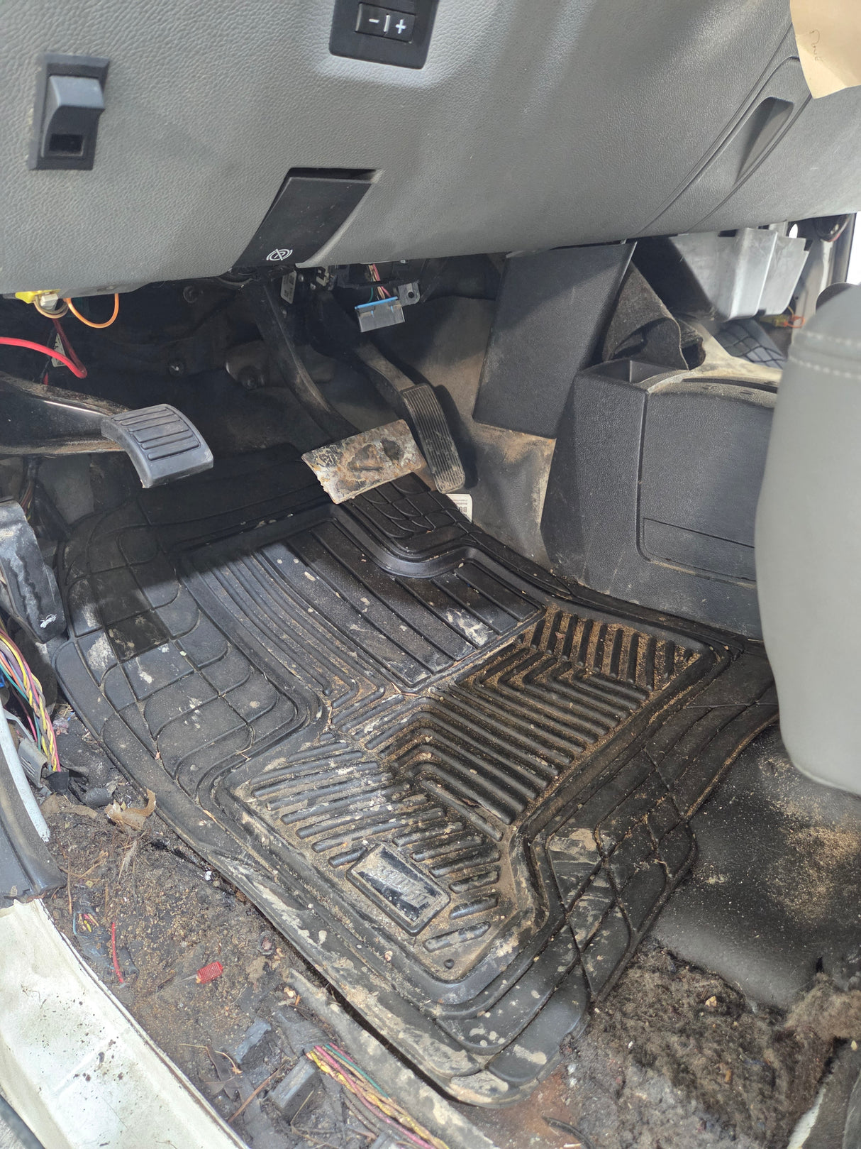 2007-2013 Chevrolet Silverado / GMC Sierra 1500 2500 3500 HD Extended Cab