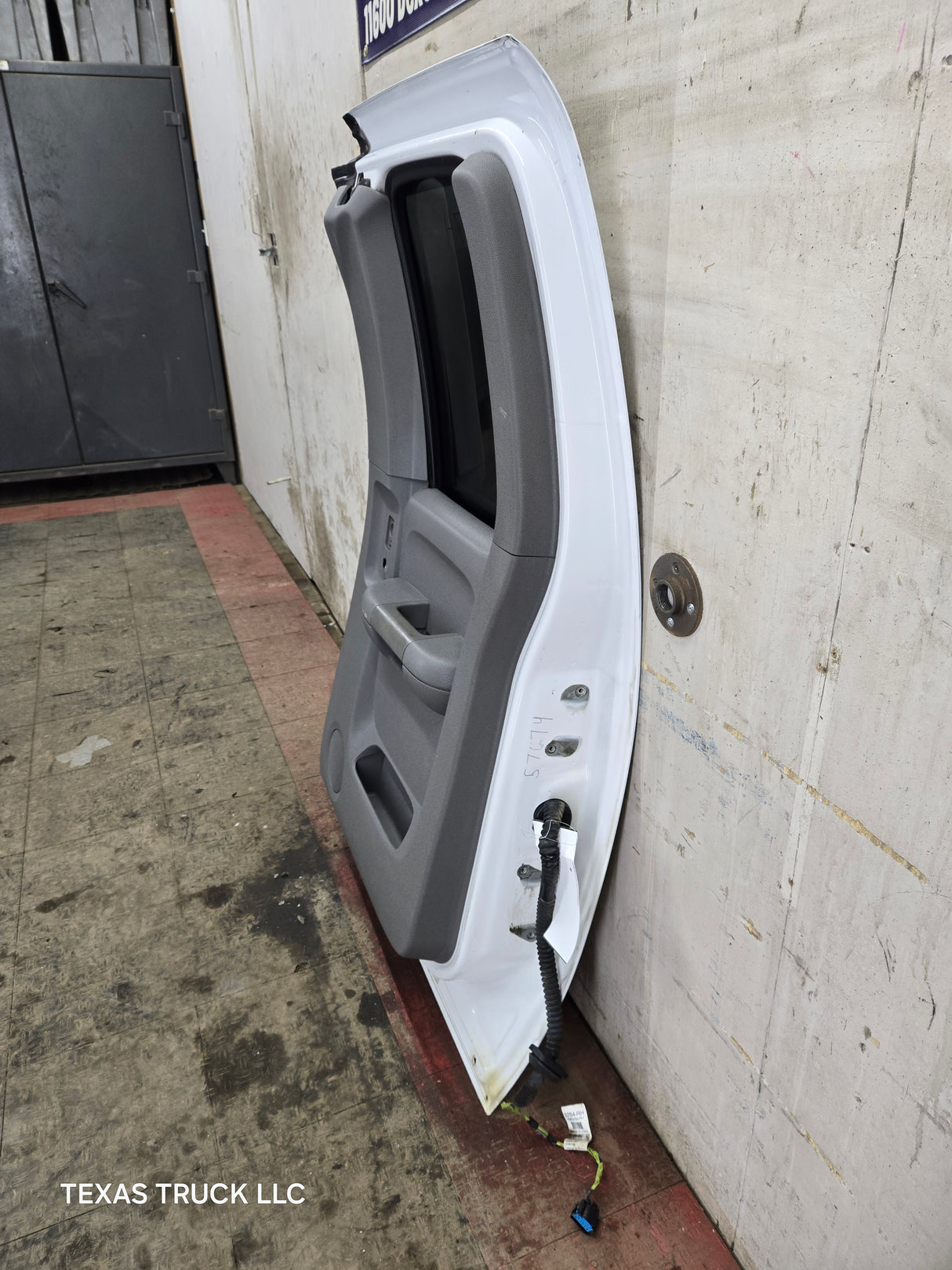 2007-2013 Chevrolet Silverado / GMC Sierra 1500 2500 3500 HD Passenger side Extended Cab RH Rear Door