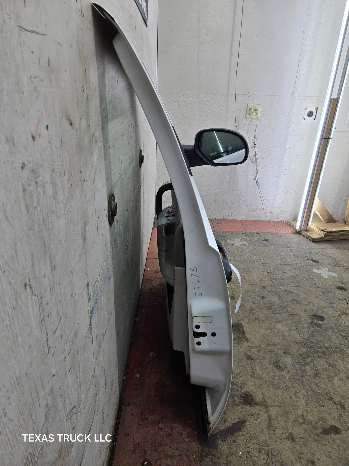 2007-2013 Chevrolet Silverado / GMC Sierra 1500 2500 3500 HD RH Front Passenger Side Door