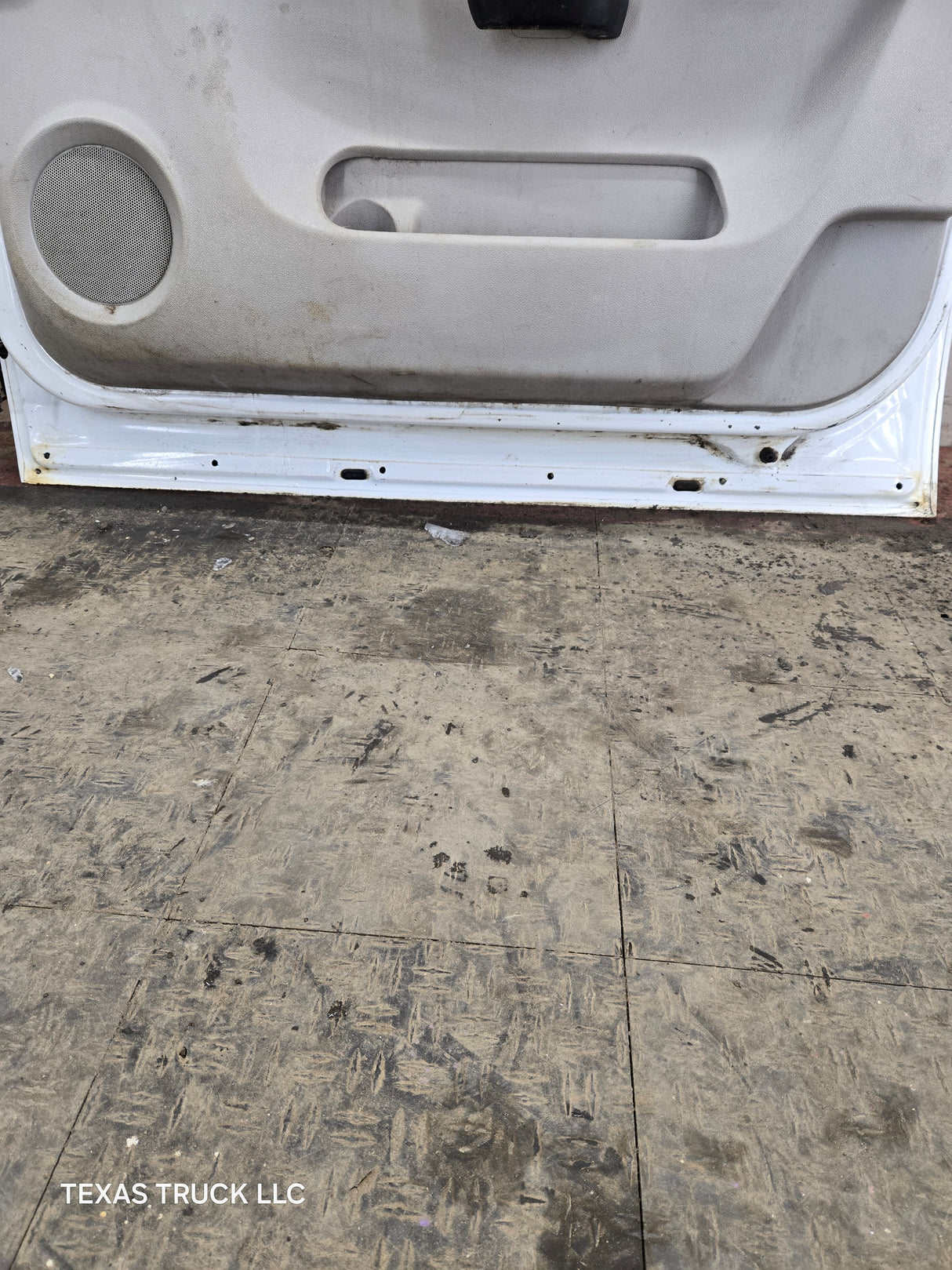 2007-2013 Chevrolet Silverado / GMC Sierra 1500 2500 3500 HD RH Front Passenger Side Door