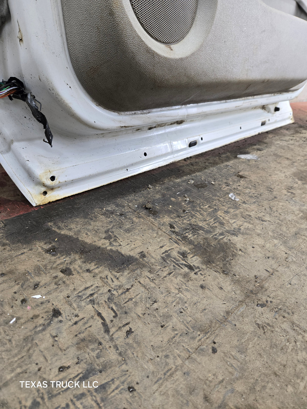 2007-2013 Chevrolet Silverado / GMC Sierra 1500 2500 3500 HD RH Front Passenger Side Door