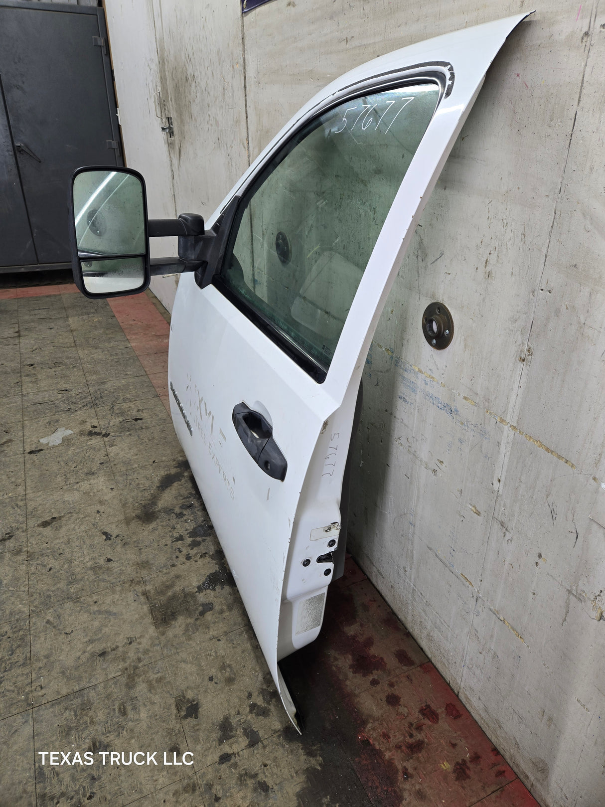 2007-2013 Chevrolet Silverado / GMC Sierra 1500 2500 3500 HD LH Front Driver Side Door