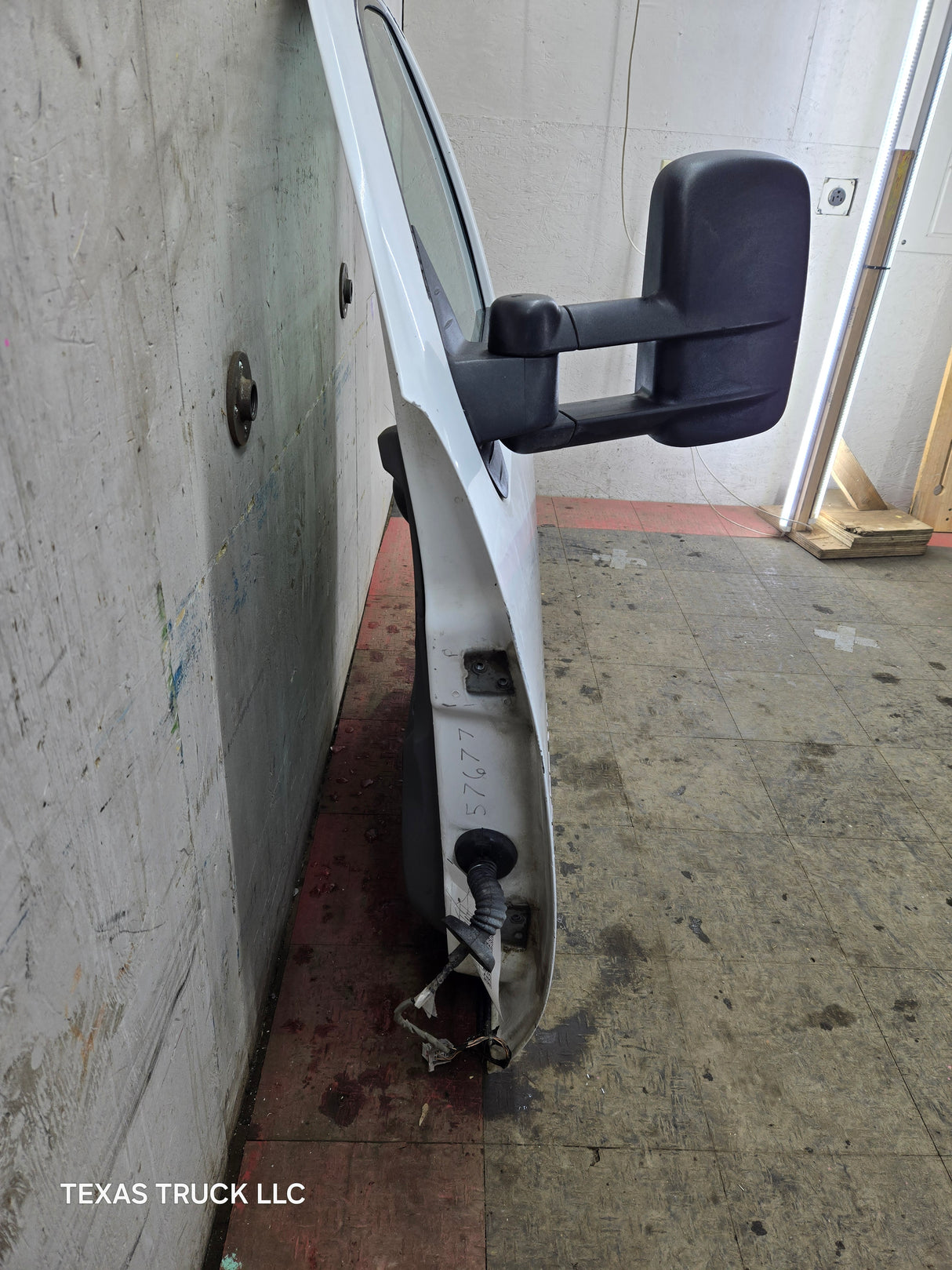 2007-2013 Chevrolet Silverado / GMC Sierra 1500 2500 3500 HD LH Front Driver Side Door