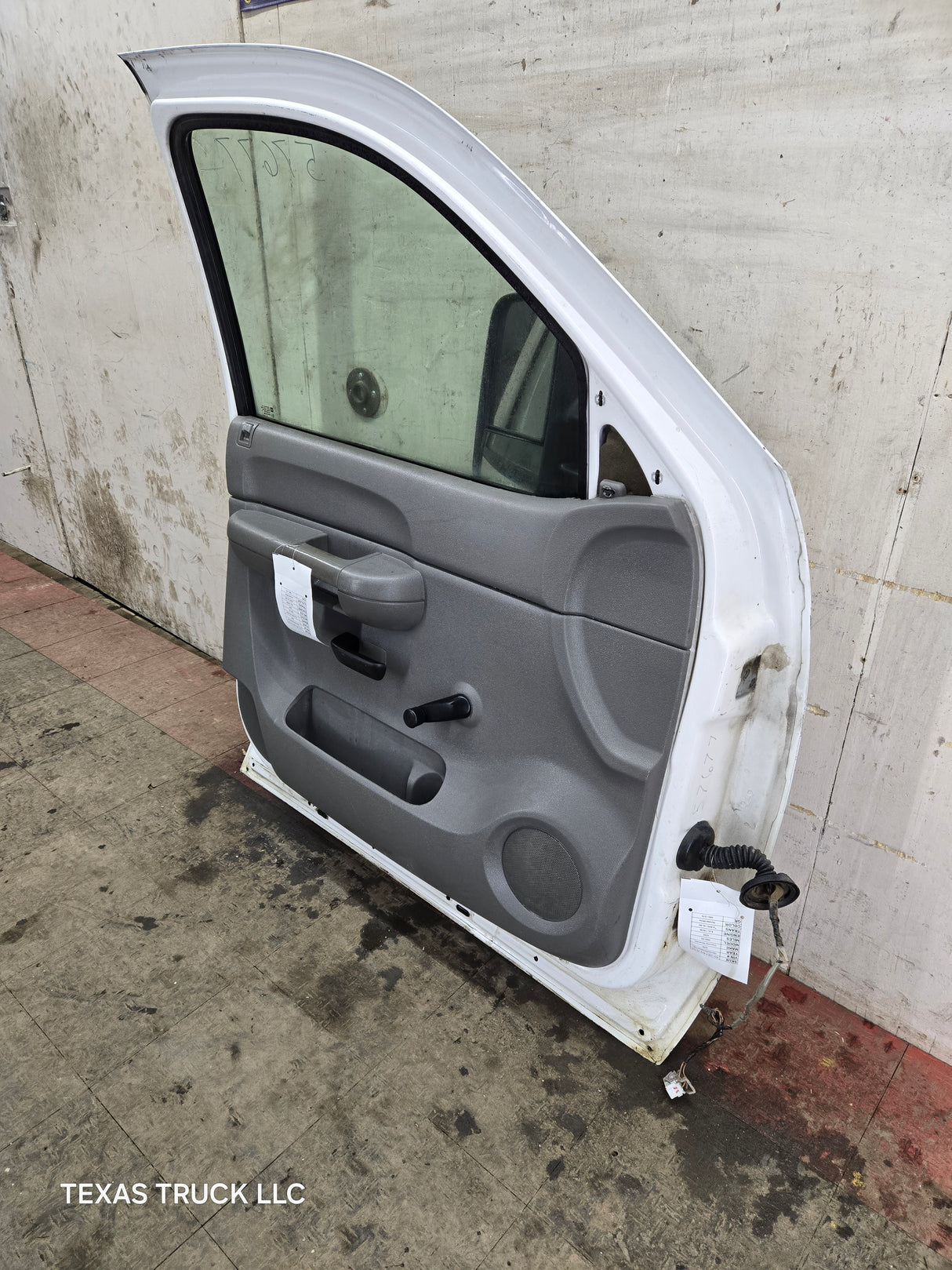 2007-2013 Chevrolet Silverado / GMC Sierra 1500 2500 3500 HD LH Front Driver Side Door