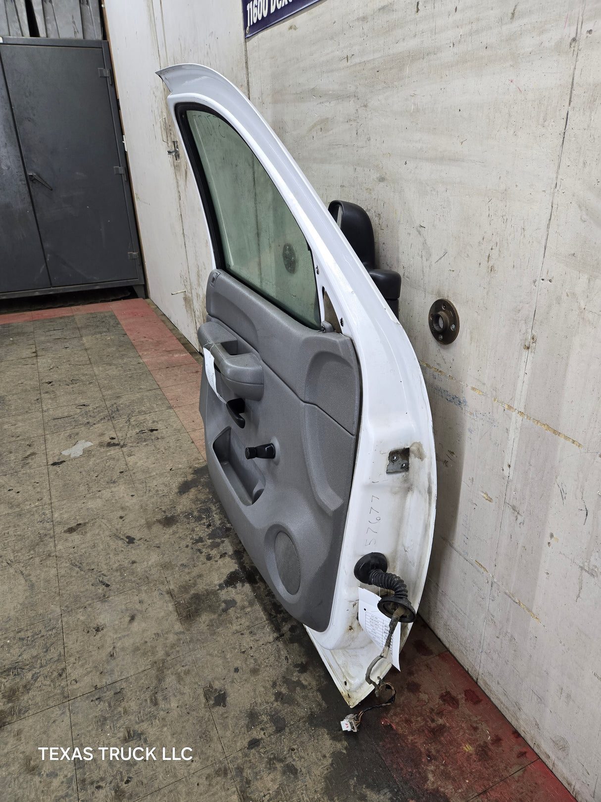 2007-2013 Chevrolet Silverado / GMC Sierra 1500 2500 3500 HD LH Front Driver Side Door