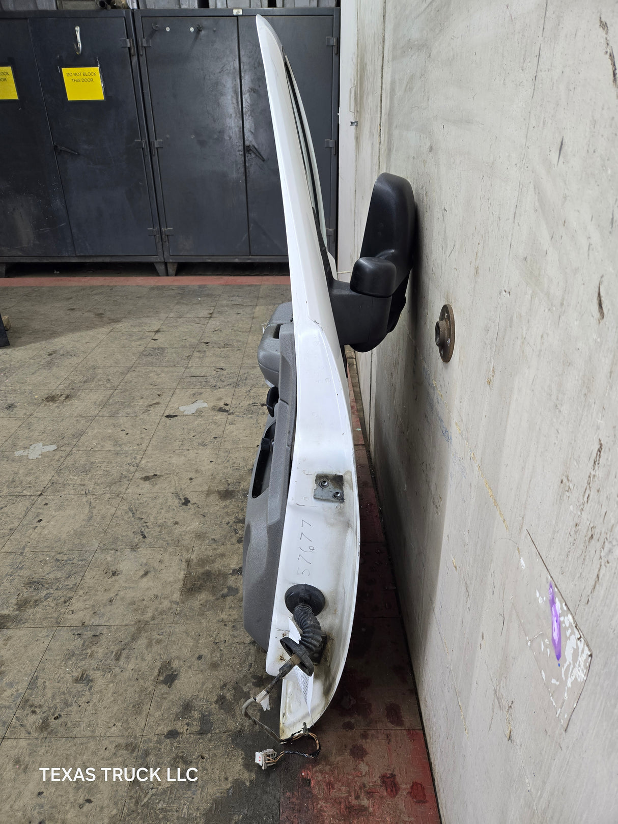 2007-2013 Chevrolet Silverado / GMC Sierra 1500 2500 3500 HD LH Front Driver Side Door