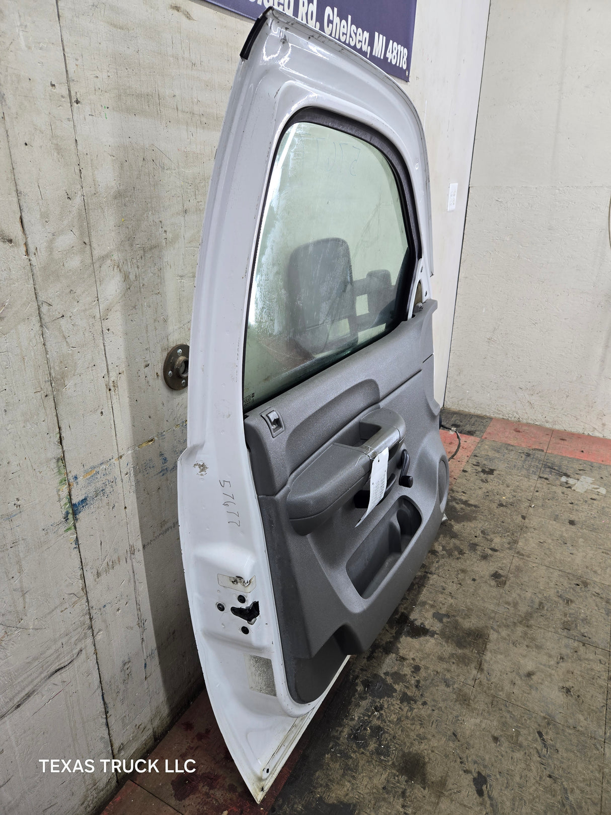 2007-2013 Chevrolet Silverado / GMC Sierra 1500 2500 3500 HD LH Front Driver Side Door