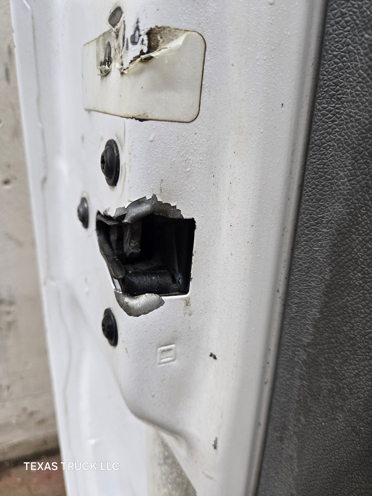 2007-2013 Chevrolet Silverado / GMC Sierra 1500 2500 3500 HD LH Front Driver Side Door