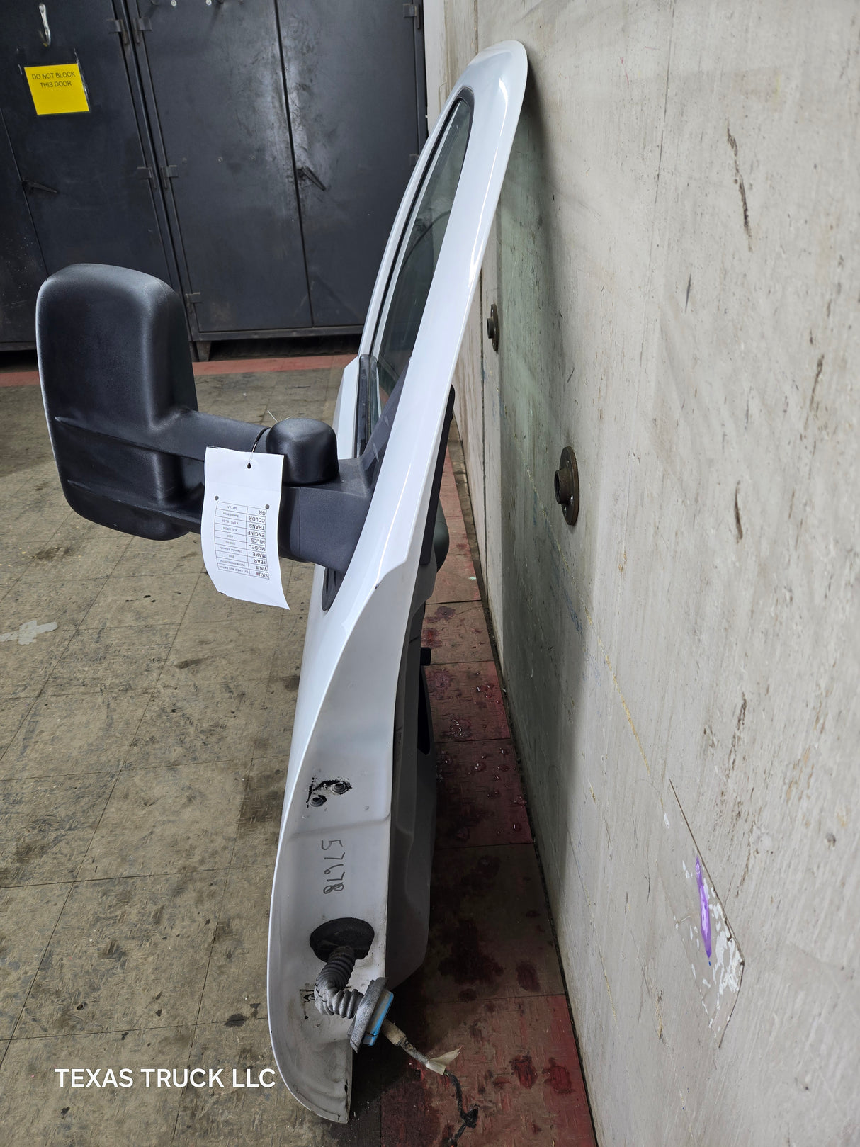 2007-2013 Chevrolet Silverado / GMC Sierra 1500 2500 3500 HD RH Front Passenger Side Door