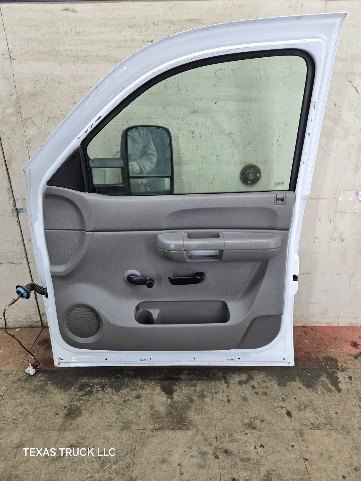 2007-2013 Chevrolet Silverado / GMC Sierra 1500 2500 3500 HD RH Front Passenger Side Door