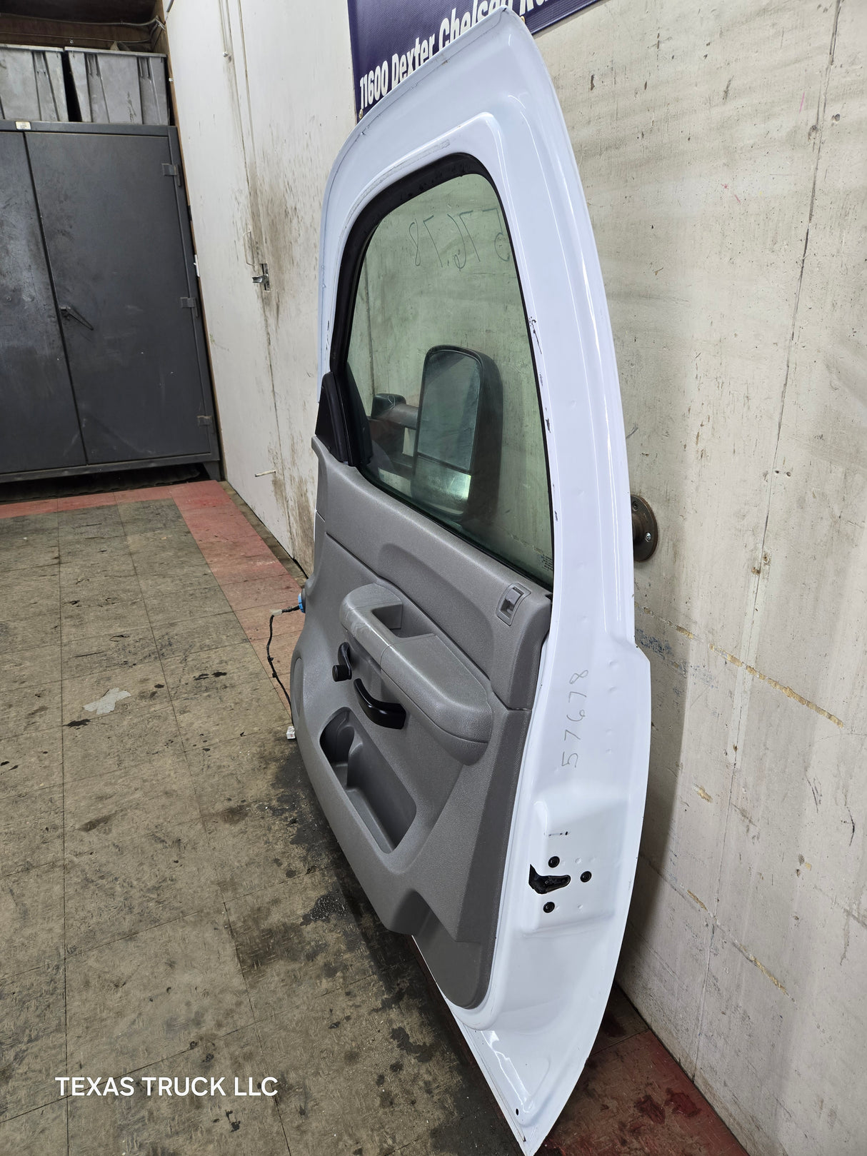 2007-2013 Chevrolet Silverado / GMC Sierra 1500 2500 3500 HD RH Front Passenger Side Door