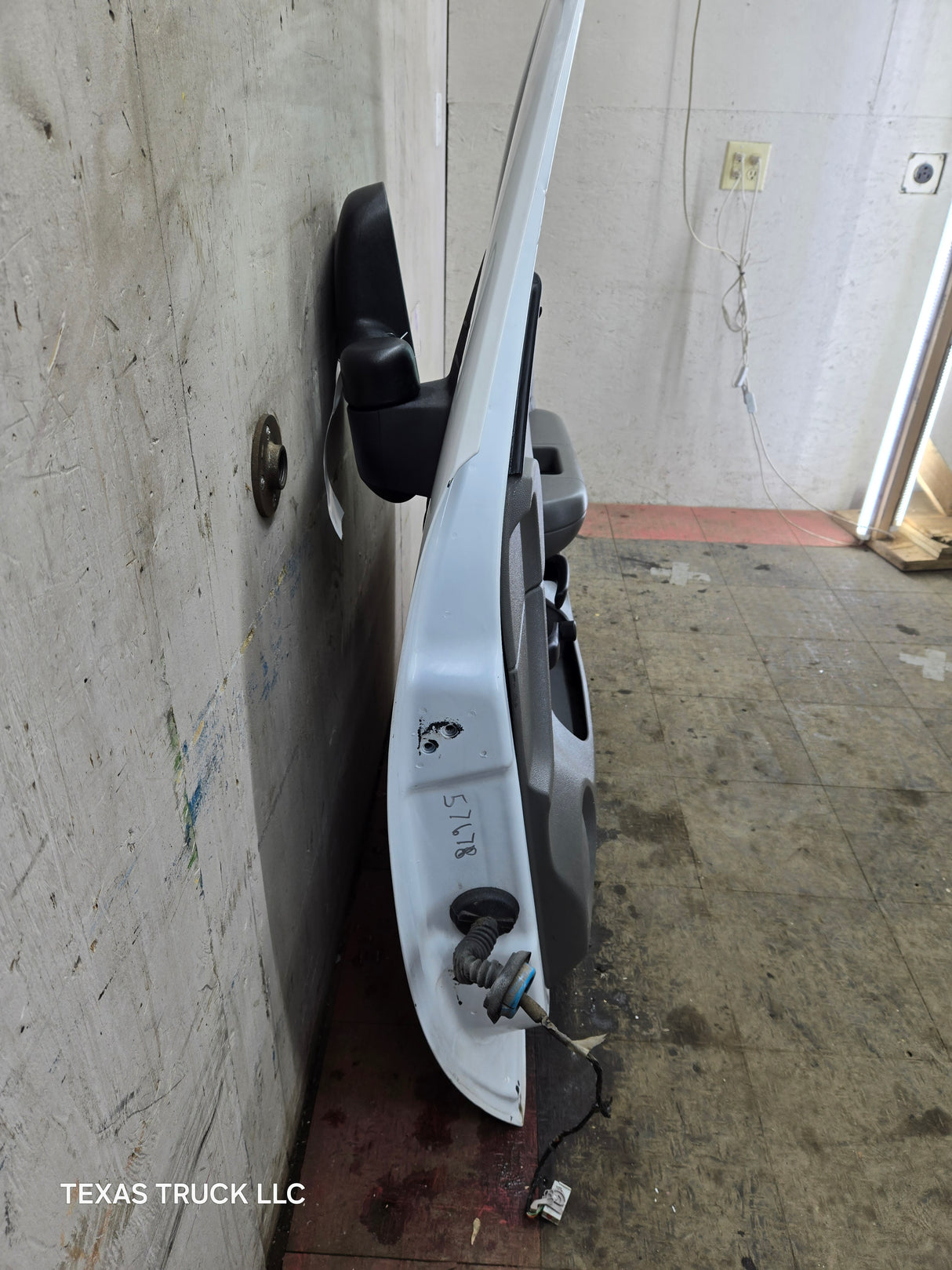 2007-2013 Chevrolet Silverado / GMC Sierra 1500 2500 3500 HD RH Front Passenger Side Door