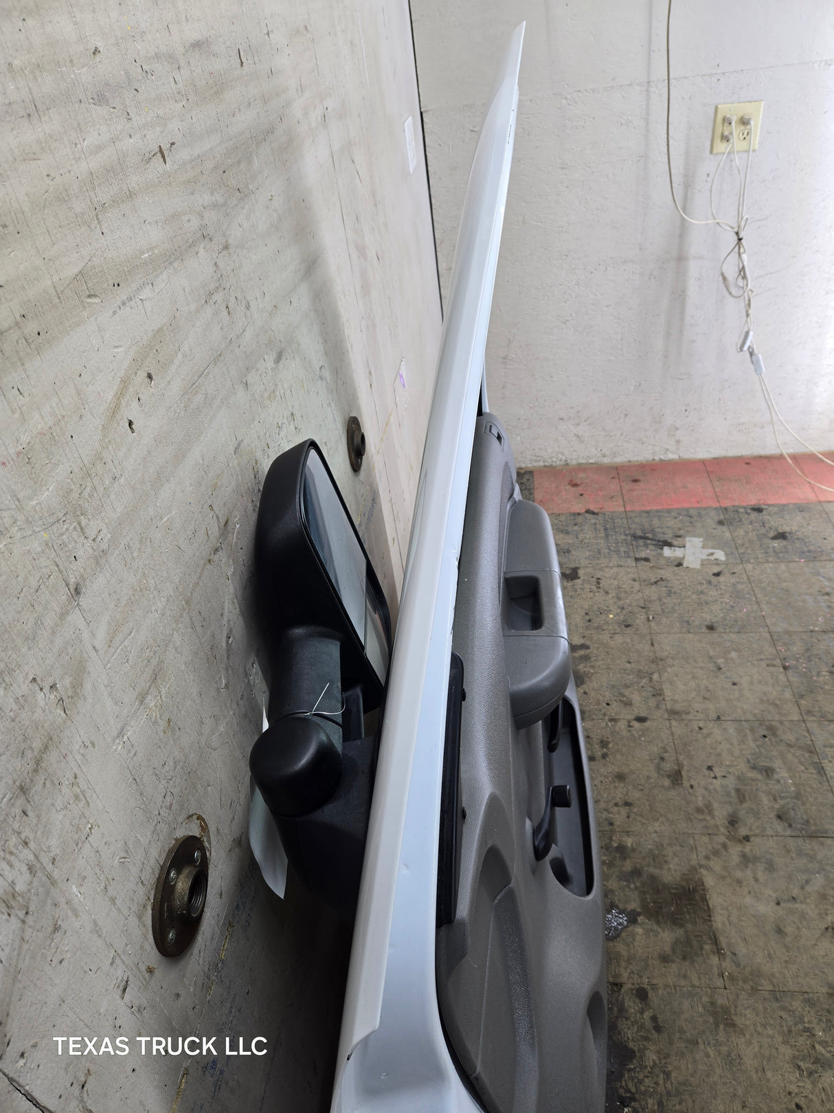 2007-2013 Chevrolet Silverado / GMC Sierra 1500 2500 3500 HD RH Front Passenger Side Door