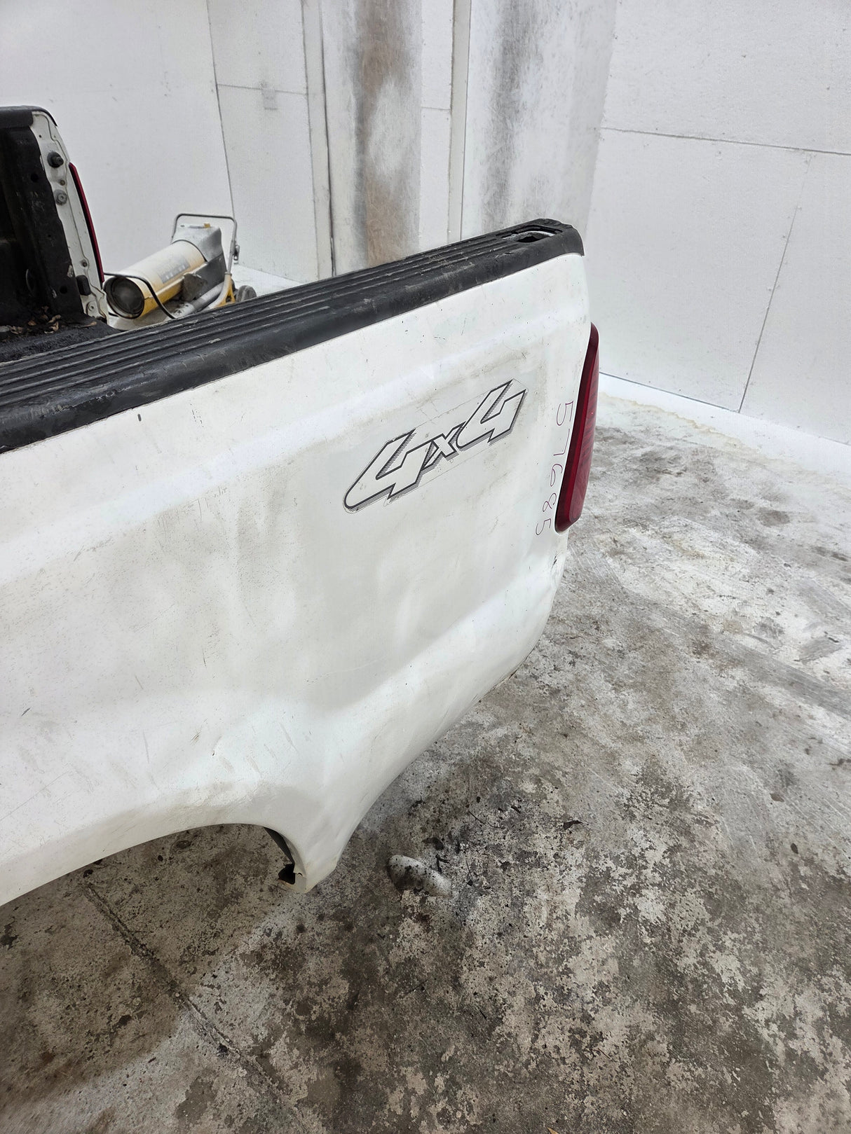 1999-2010 Ford Super Duty F250 F350 6' 9" Short Truck Bed