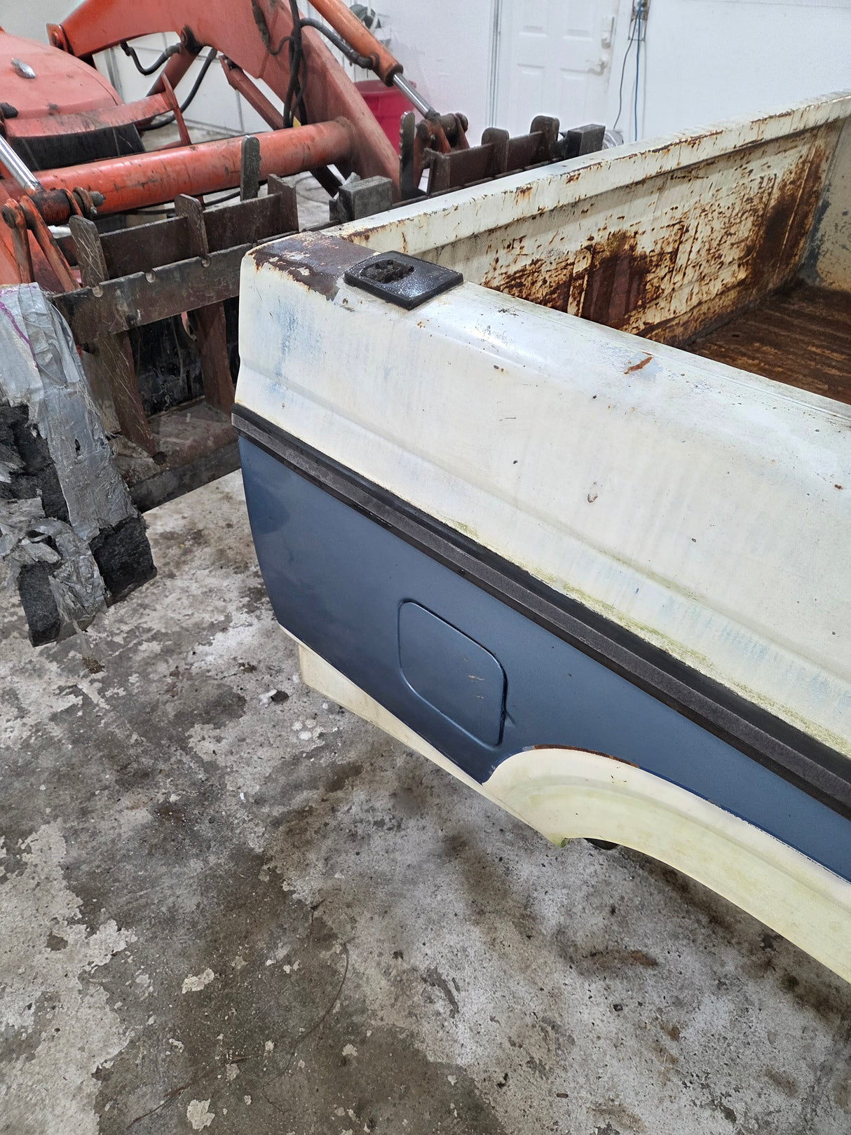 1987-1997 Ford F150 F250 F350 OBS 6' 9" Short Truck Bed