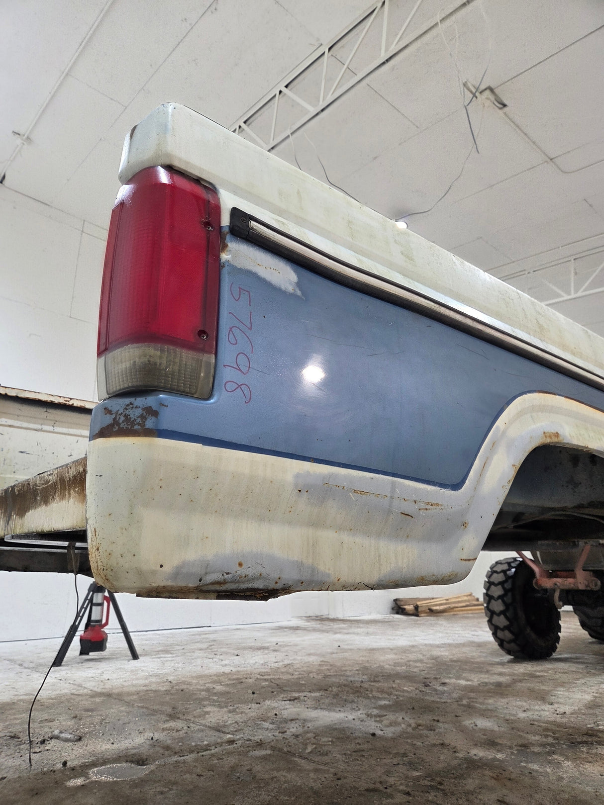 1987-1997 Ford F150 F250 F350 OBS 6' 9" Short Truck Bed