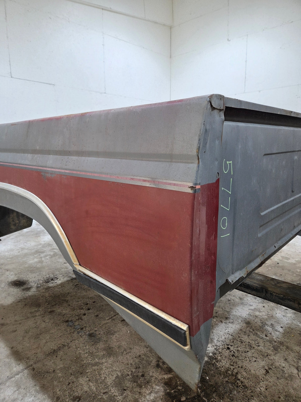 1980-1986 Ford F100 F150 F250 F350 6' 9" Short Bed