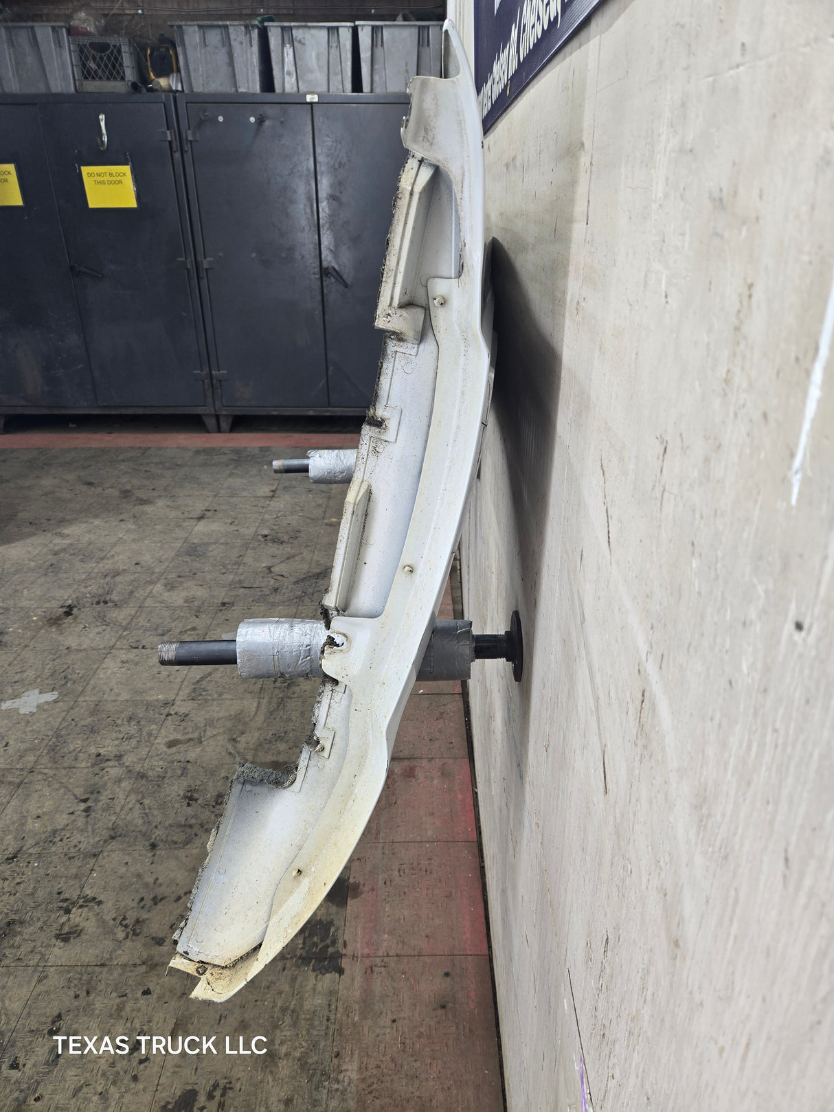 2008-2010 Ford Super Duty F250 F350 RH Passenger Side Fender - Oxford White