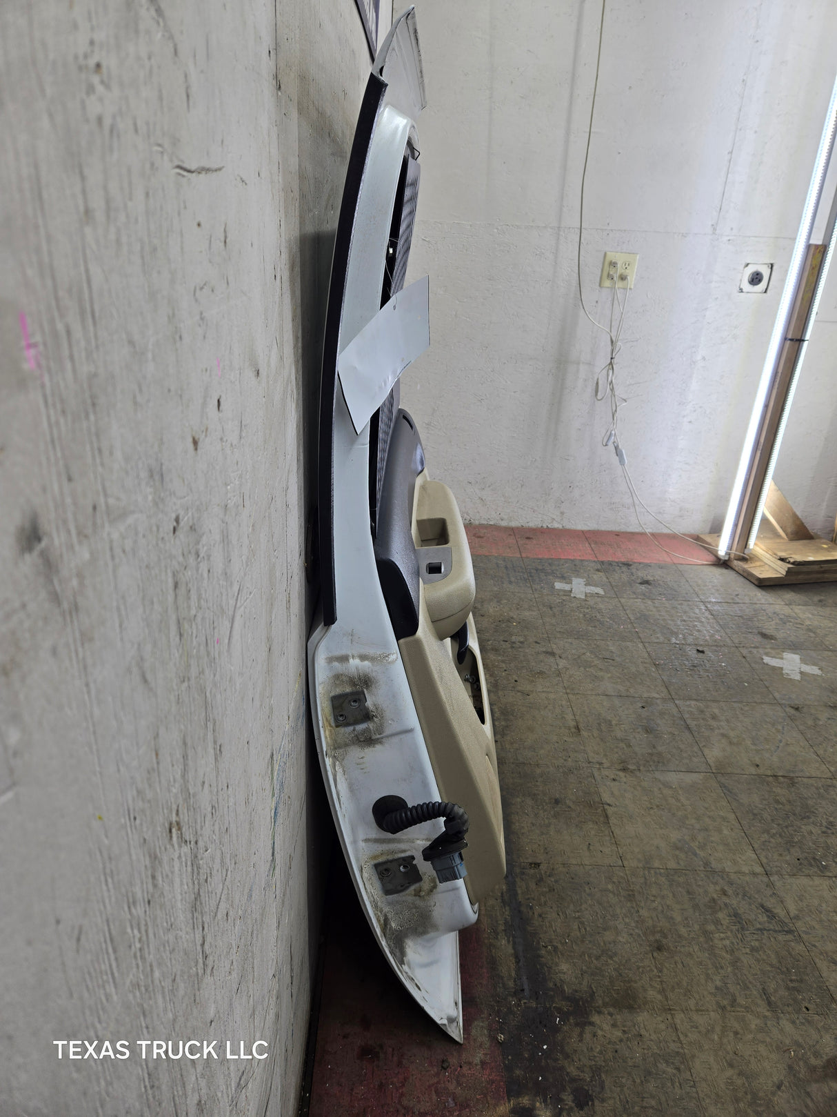 2007-2013 Chevrolet Silverado / GMC Sierra 1500 2500 3500 HD Crew Cab RH Passenger Side Rear Door