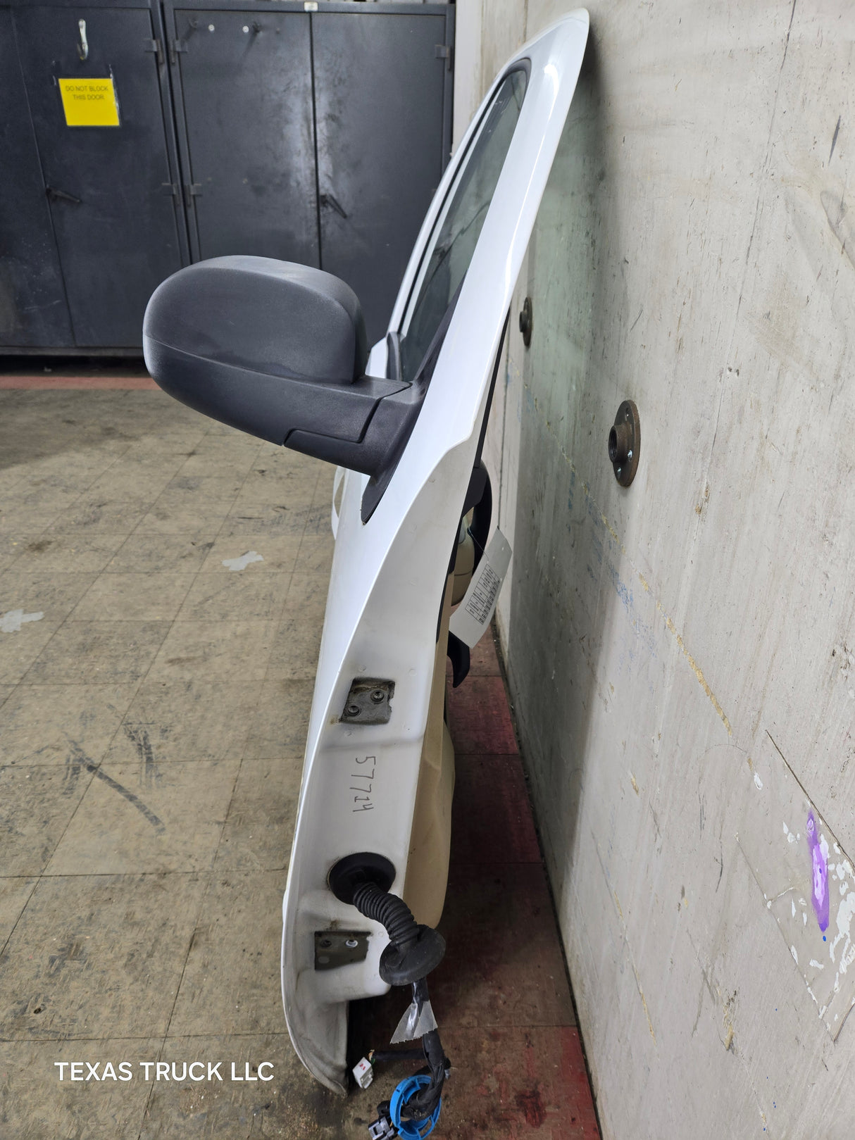 2007-2013 Chevrolet Silverado / GMC Sierra 1500 2500 3500 HD RH Front Passenger Side Door