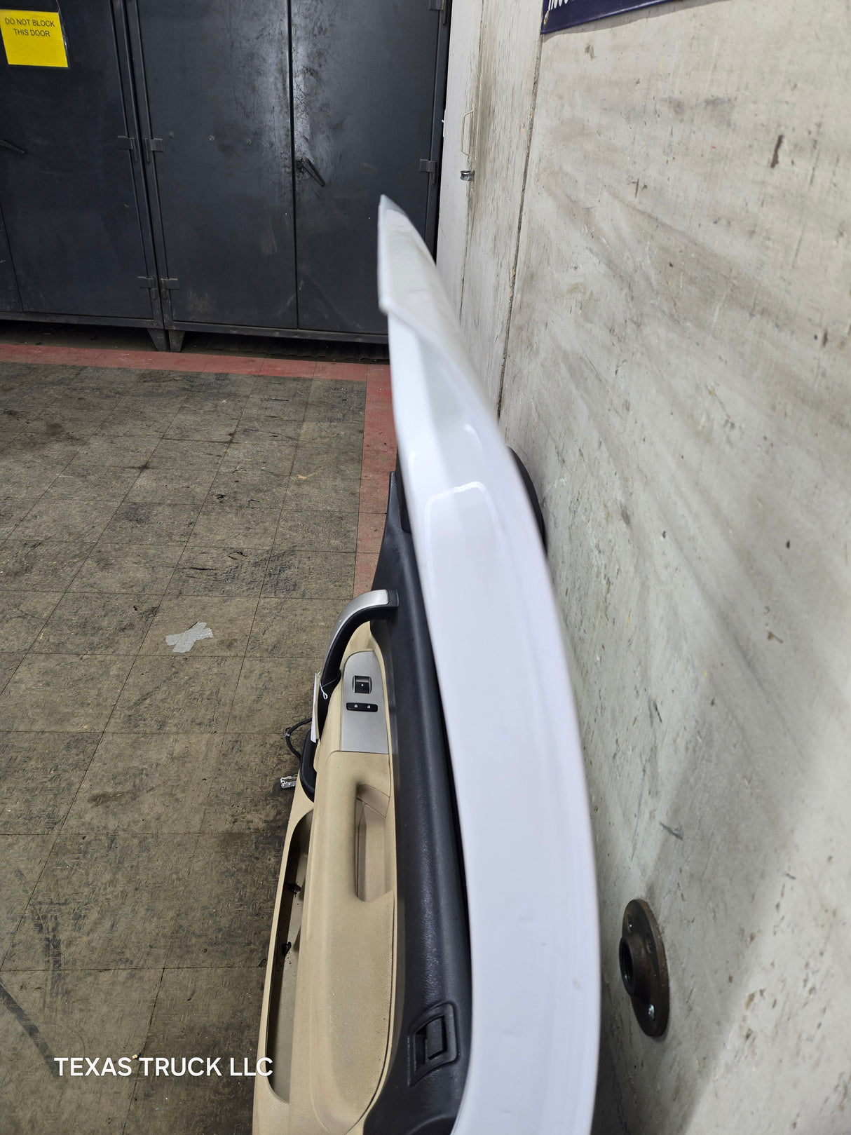 2007-2013 Chevrolet Silverado / GMC Sierra 1500 2500 3500 HD RH Front Passenger Side Door