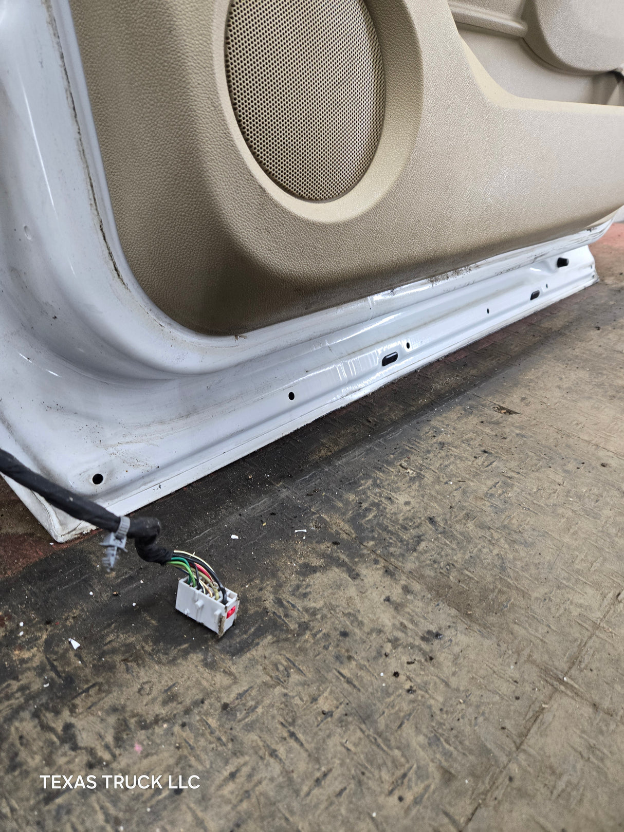 2007-2013 Chevrolet Silverado / GMC Sierra 1500 2500 3500 HD RH Front Passenger Side Door