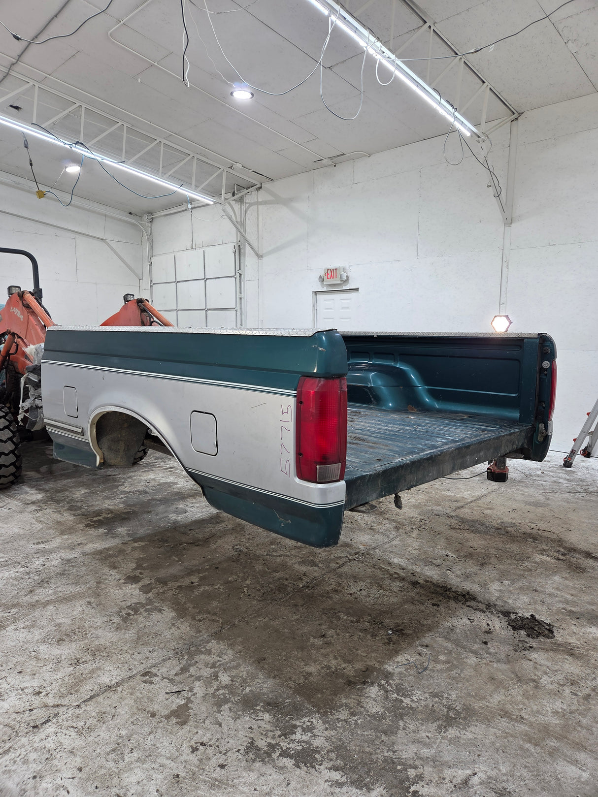 1987-1997 Ford F150 F250 F350 OBS 6' 9" Short Truck Bed