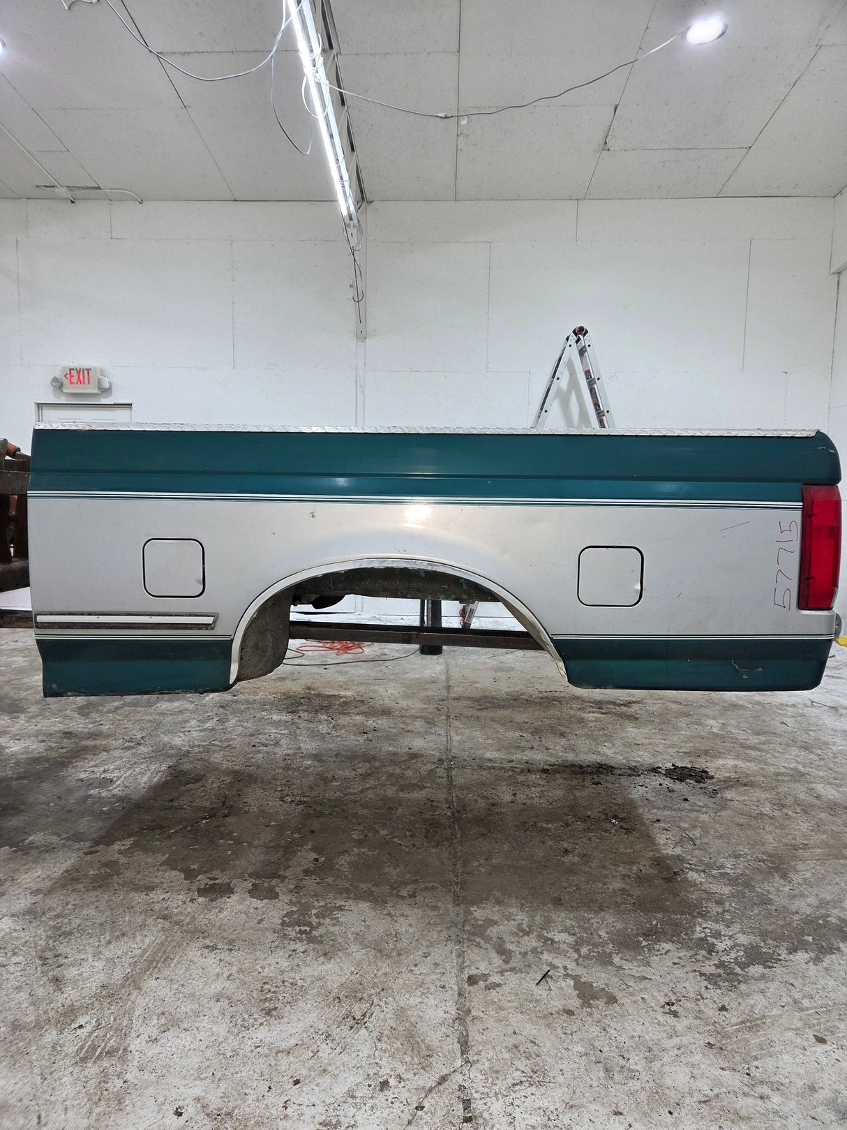 1987-1997 Ford F150 F250 F350 OBS 6' 9" Short Truck Bed