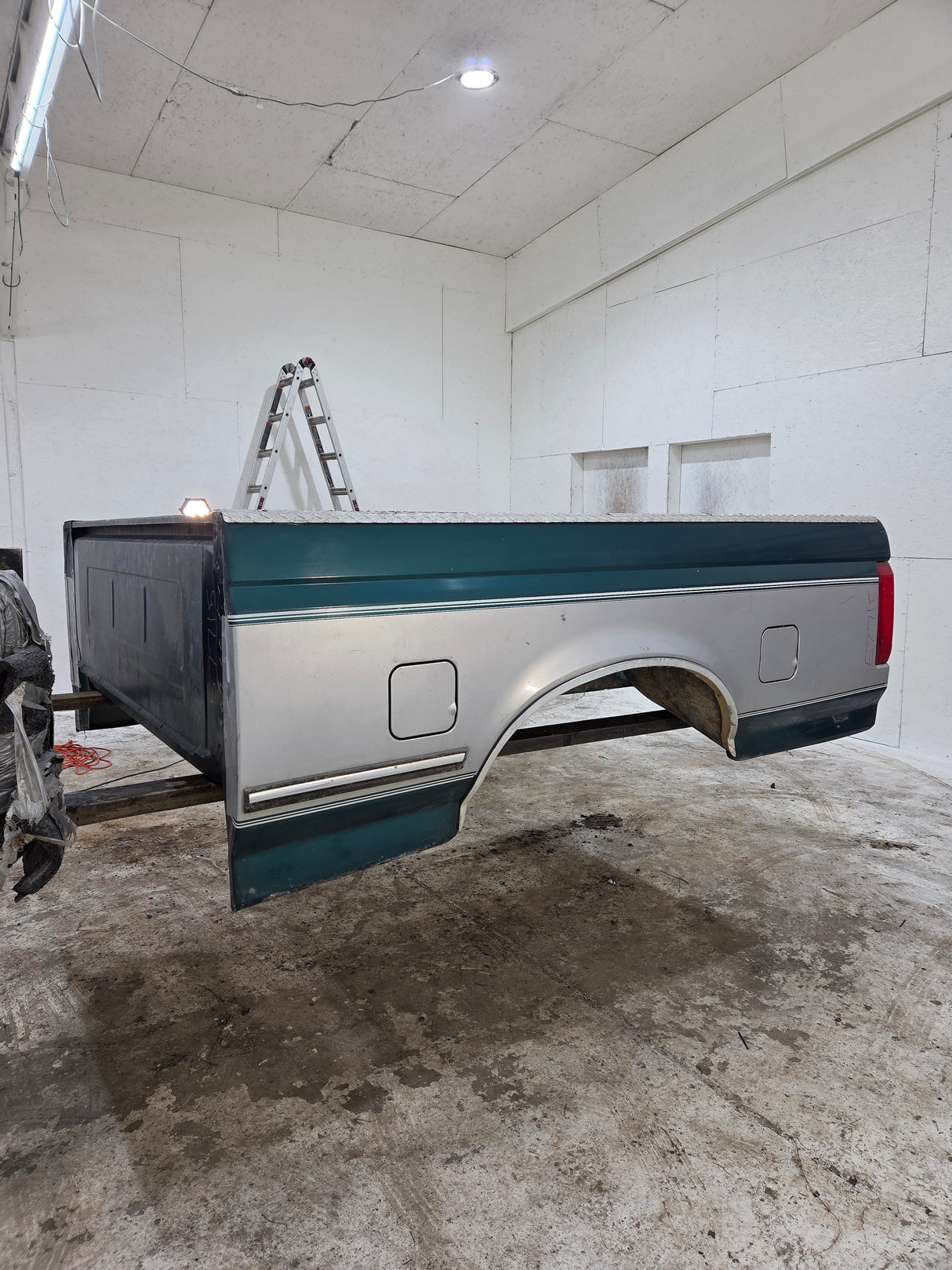 1987-1997 Ford F150 F250 F350 OBS 6' 9" Short Truck Bed