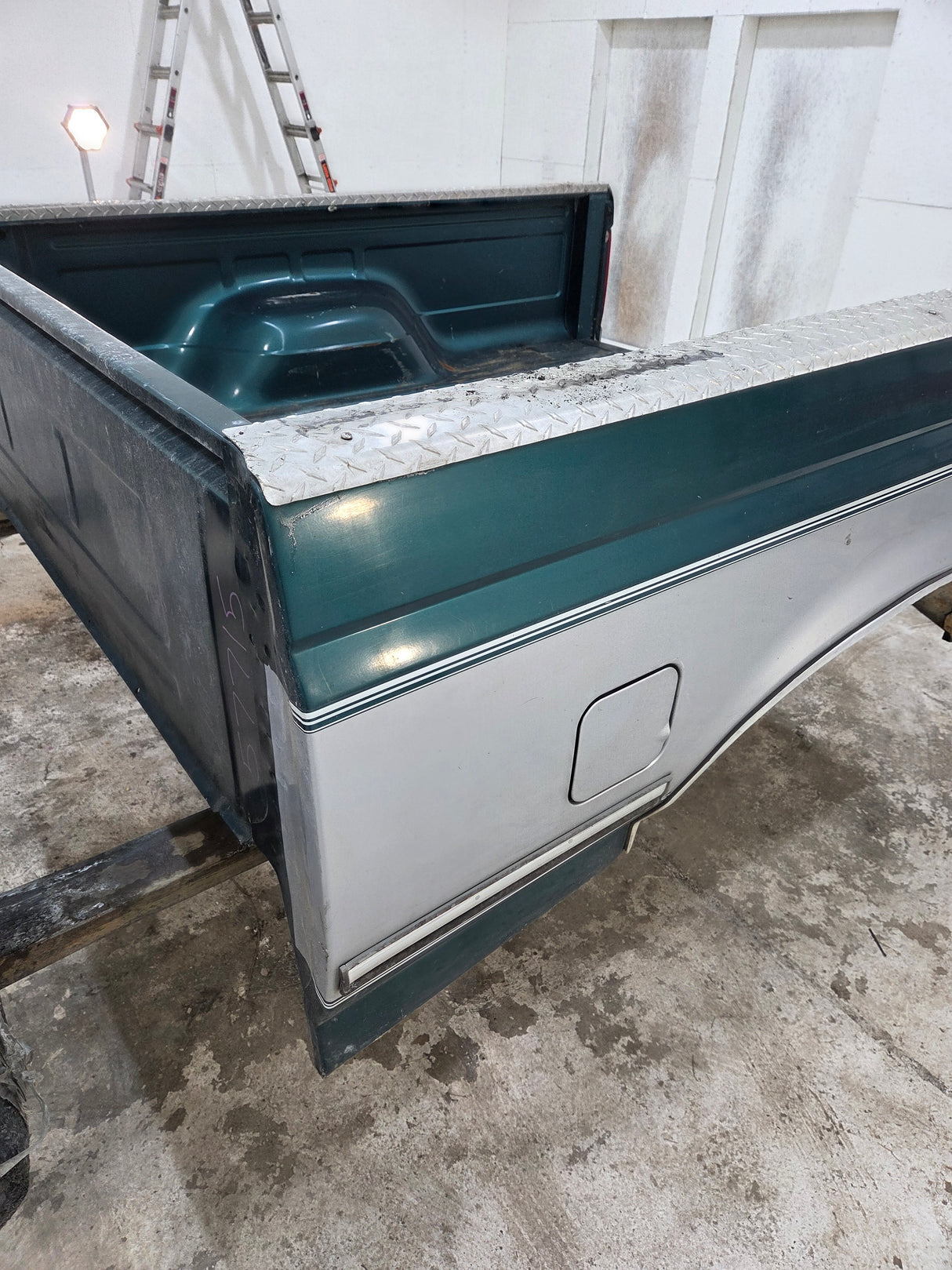 1987-1997 Ford F150 F250 F350 OBS 6' 9" Short Truck Bed