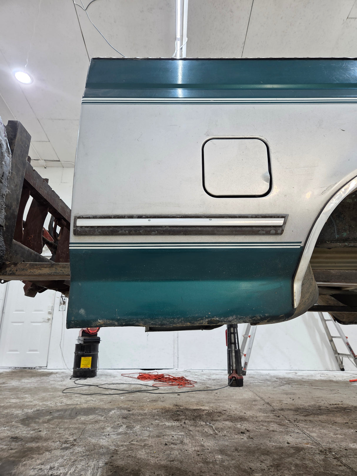 1987-1997 Ford F150 F250 F350 OBS 6' 9" Short Truck Bed