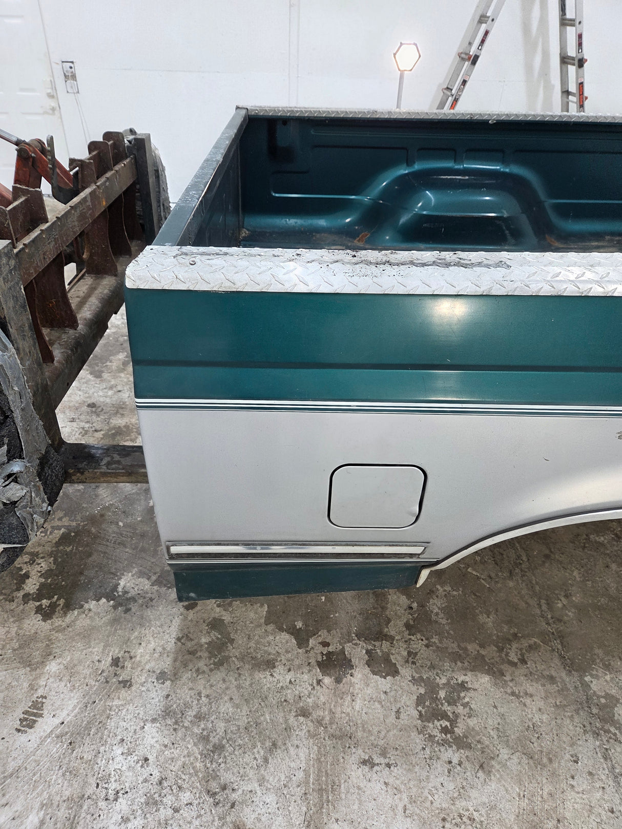 1987-1997 Ford F150 F250 F350 OBS 6' 9" Short Truck Bed