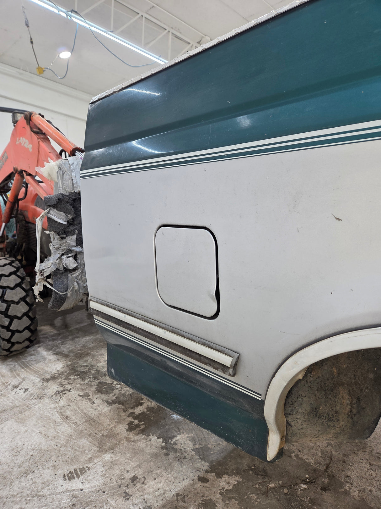 1987-1997 Ford F150 F250 F350 OBS 6' 9" Short Truck Bed